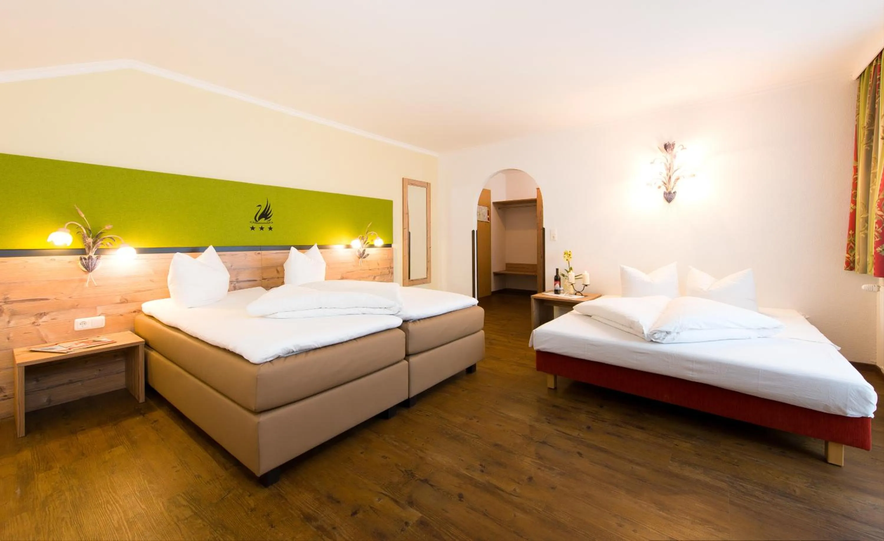 Photo of the whole room, Bed in Hotel Gasthof Zum Schwanen
