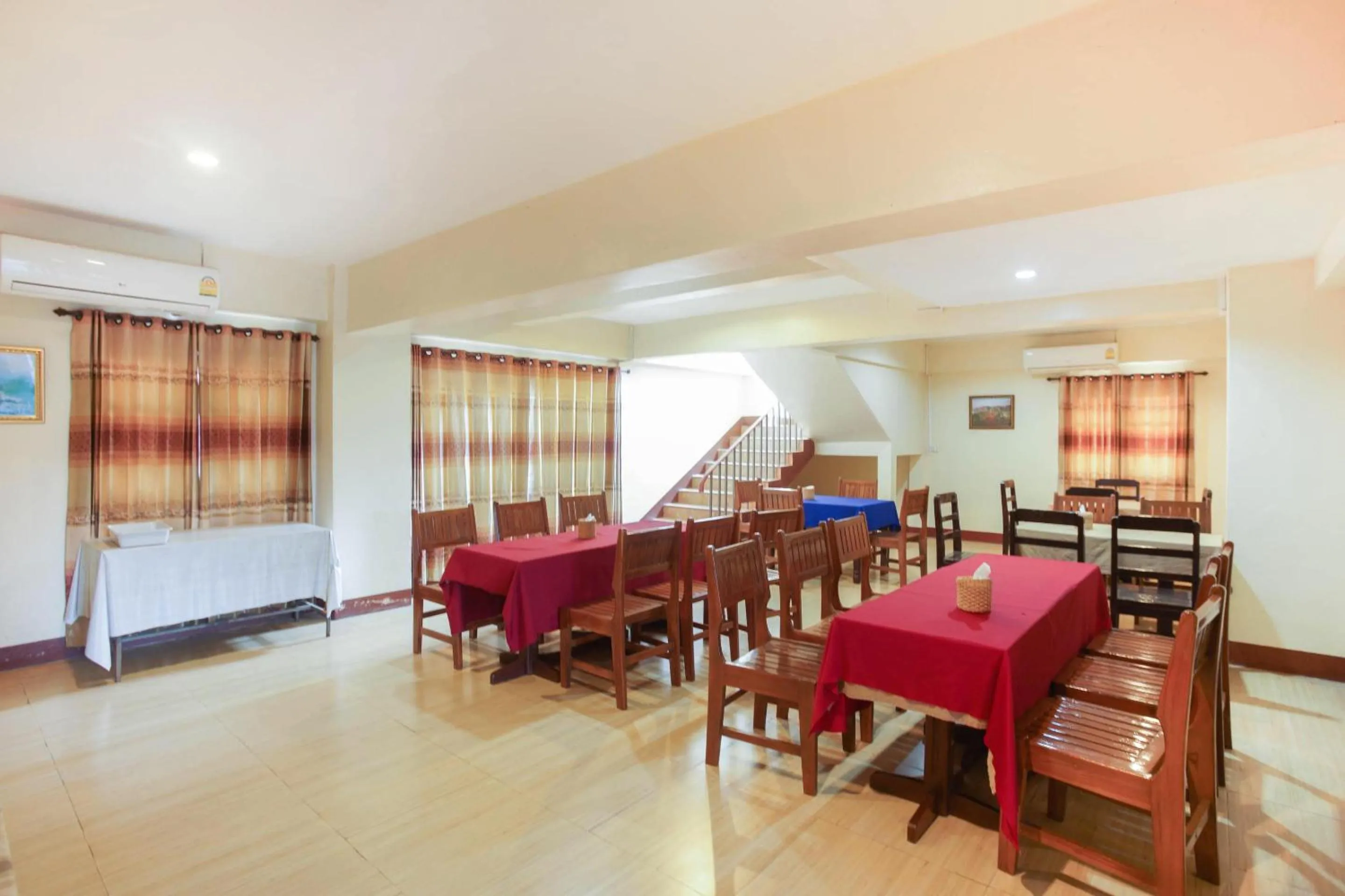 Lobby or reception in OYO 75388 P2 Place