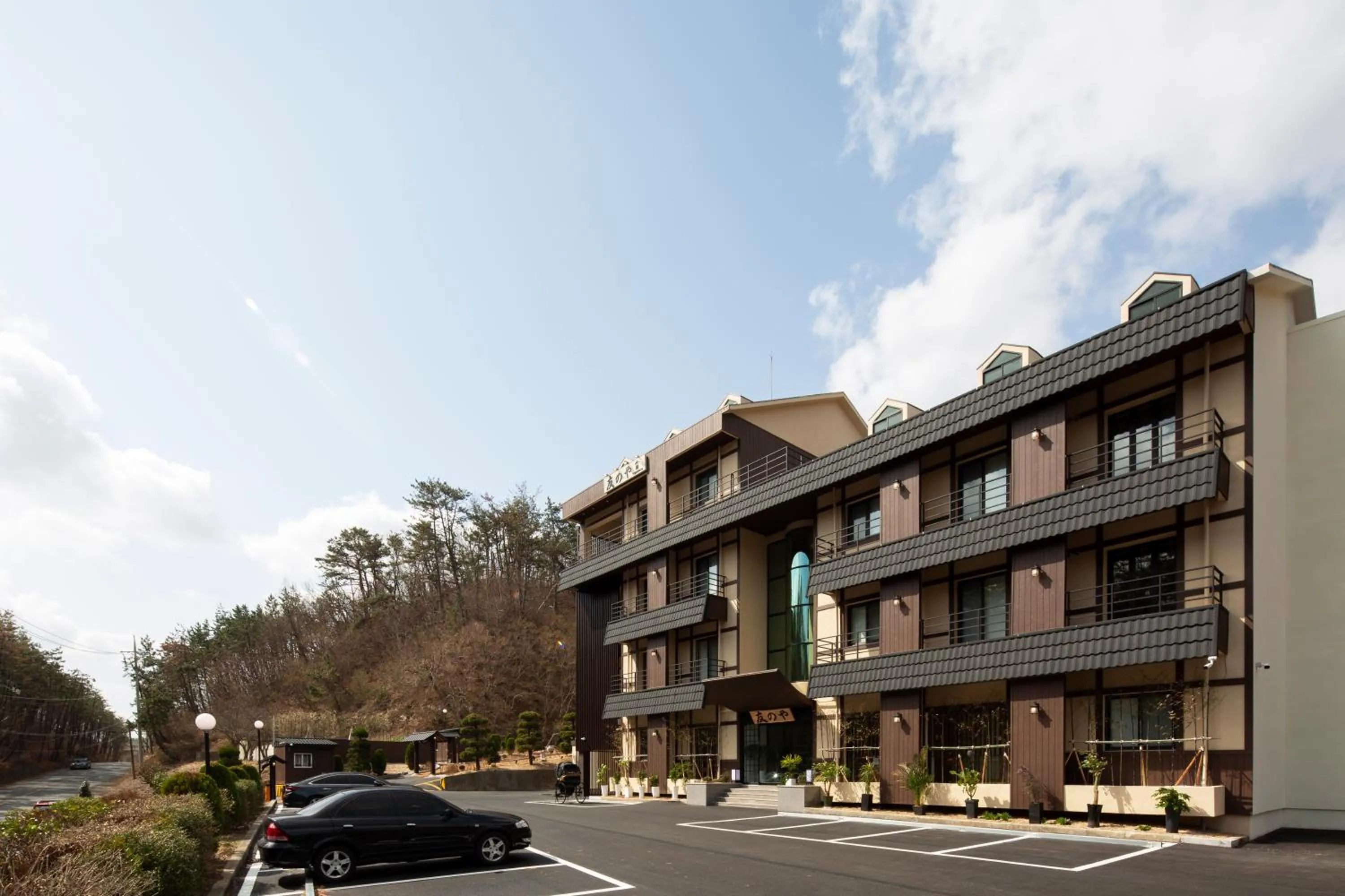 Facade/entrance in Tomonoya Hotel and Ryokan Gyeongju