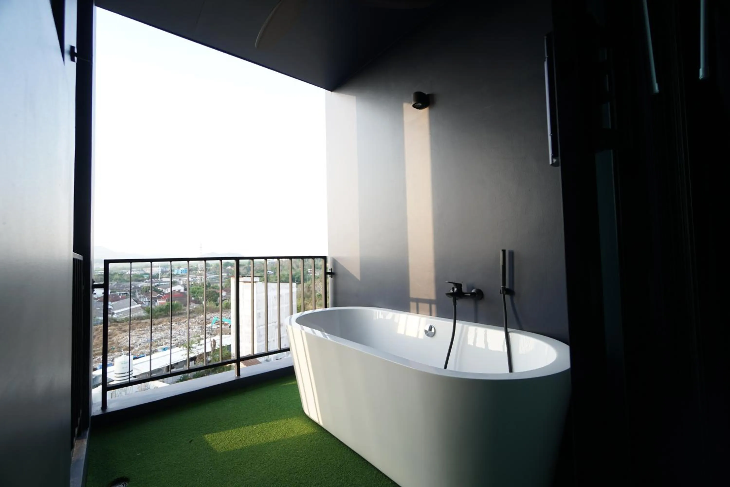 Hot Tub in Blu Monkey Hub and Hotel Chanthaburi