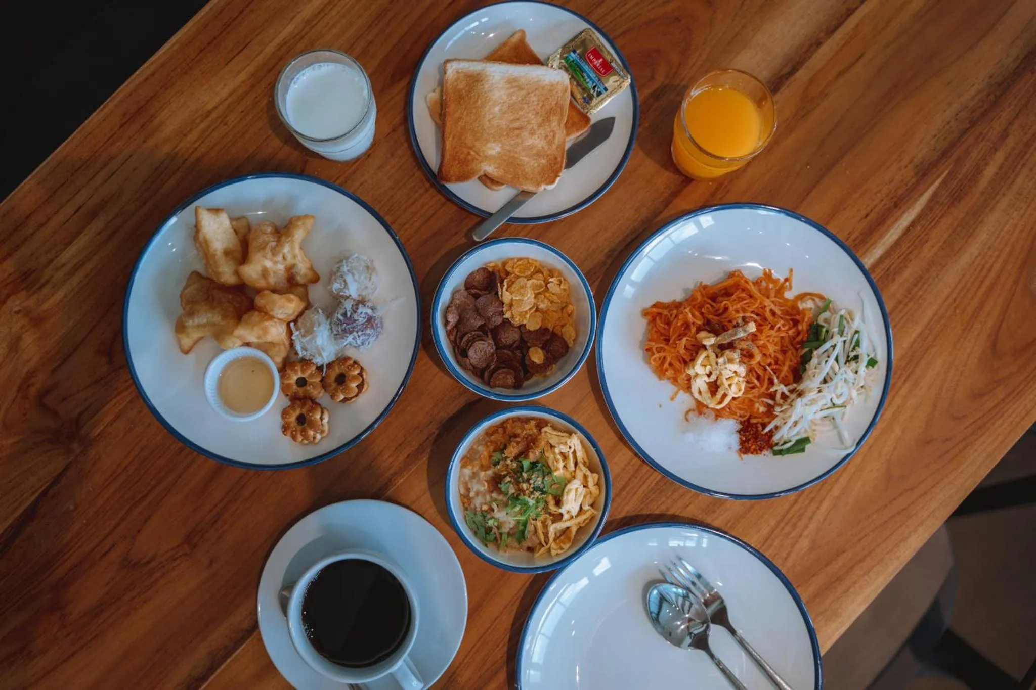 Restaurant/places to eat in Blu Monkey Hub and Hotel Chanthaburi