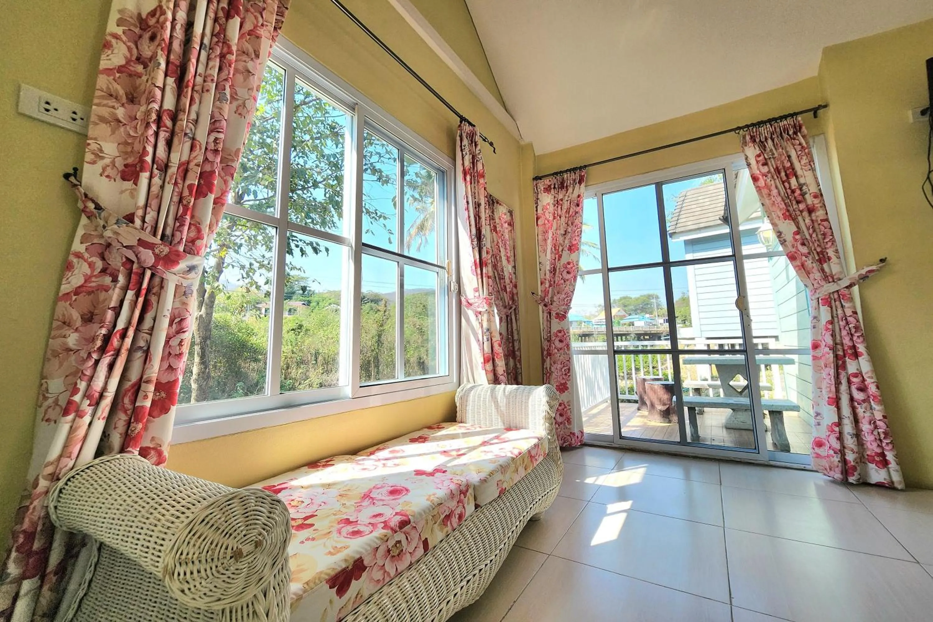 Balcony/Terrace, Bed in See Sky Resort