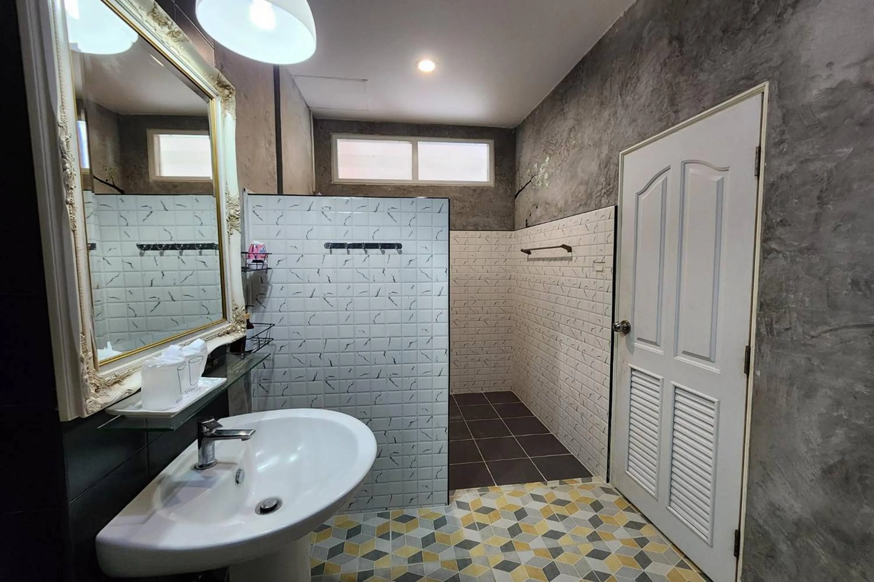 Shower in See Sky Resort