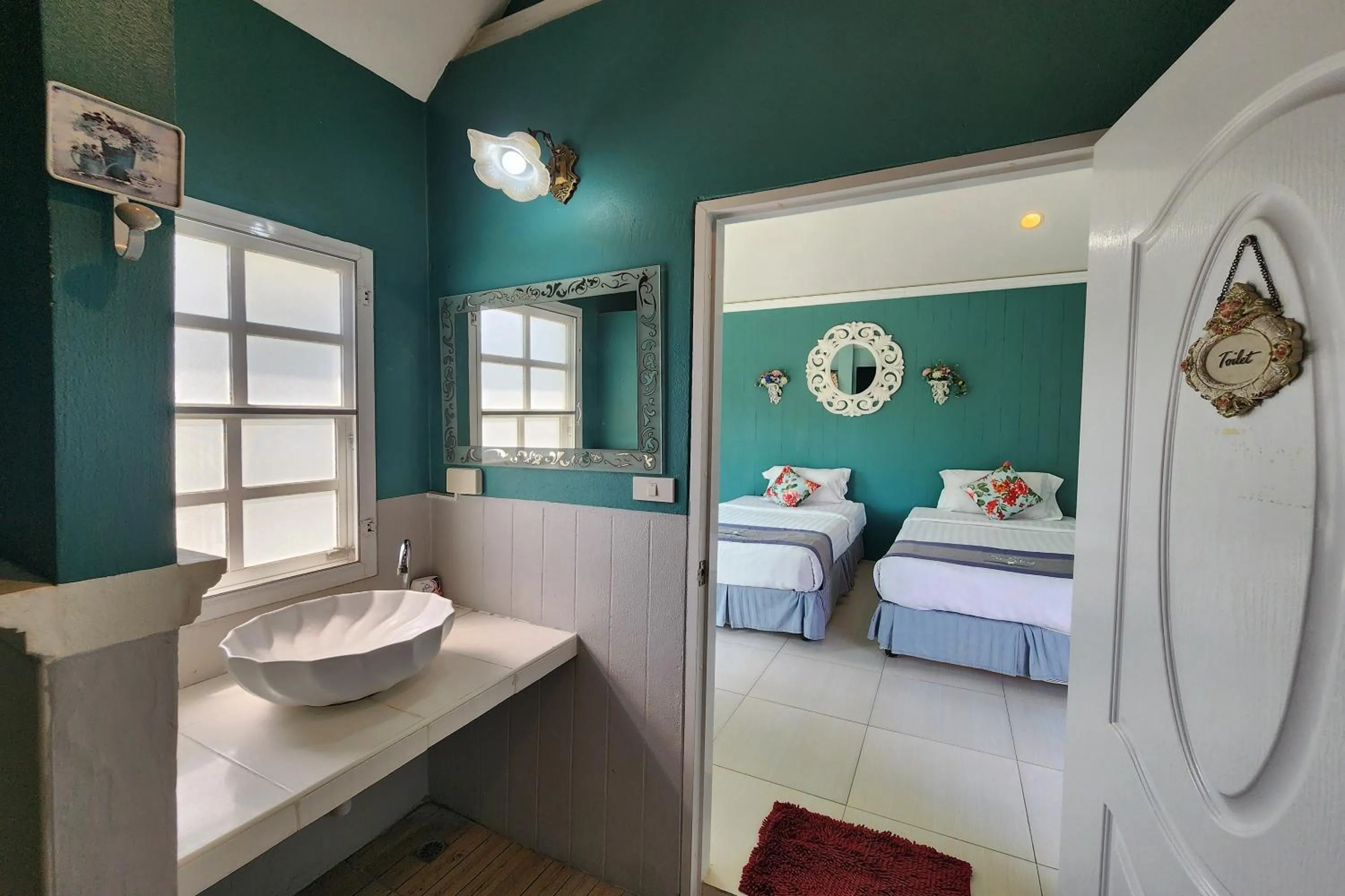 Bathroom, Bed in See Sky Resort