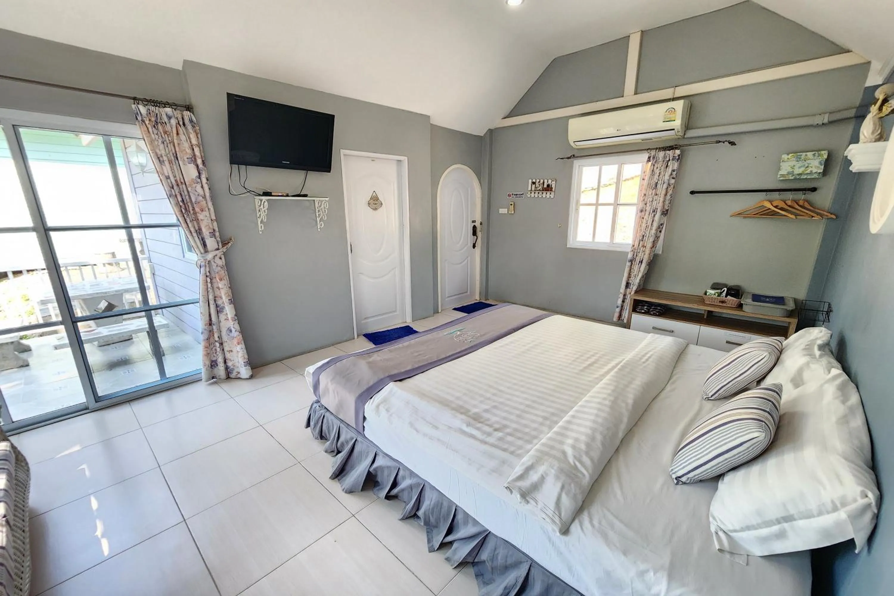 Bedroom, Bed in See Sky Resort