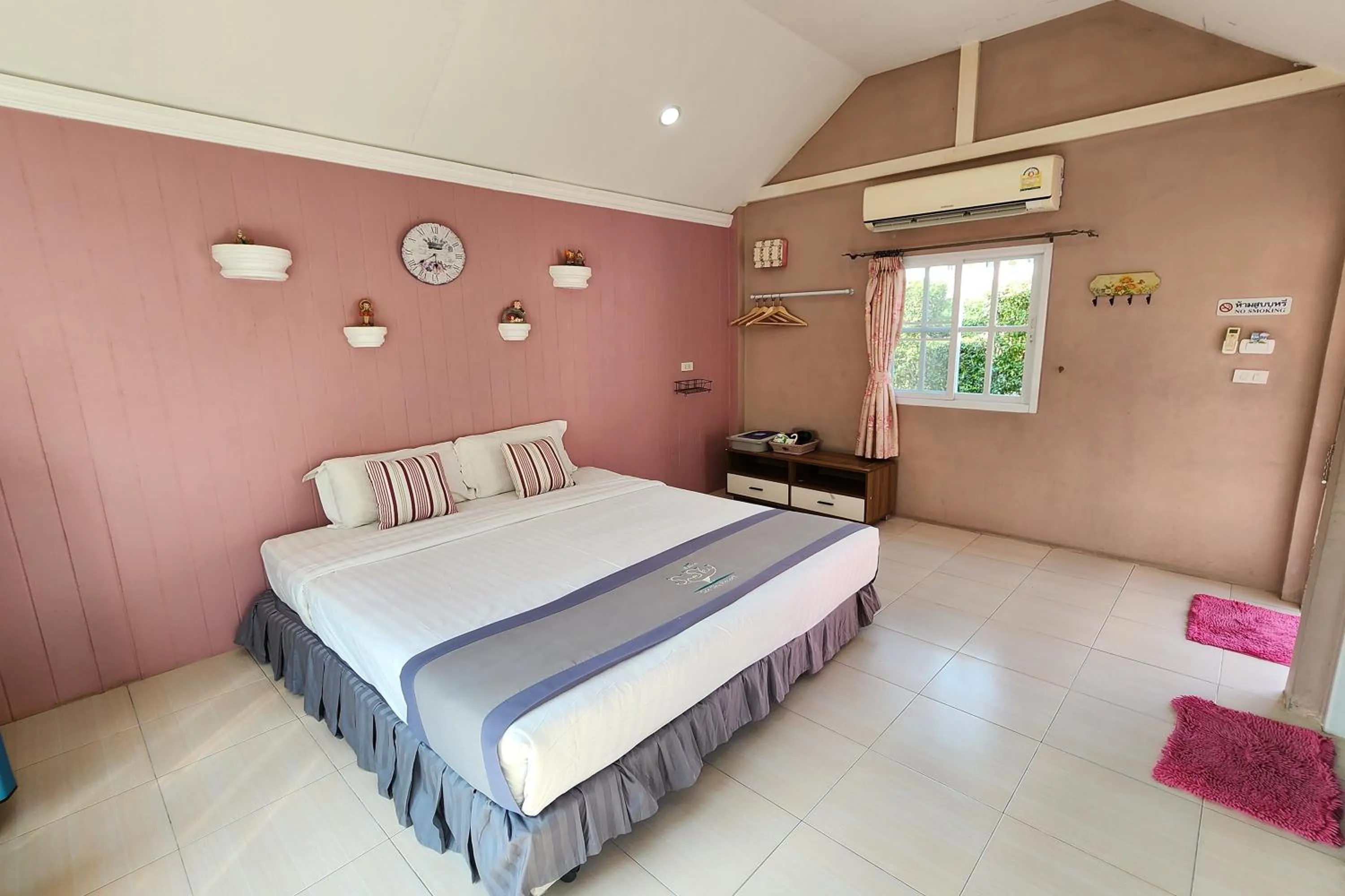 Bedroom, Bed in See Sky Resort