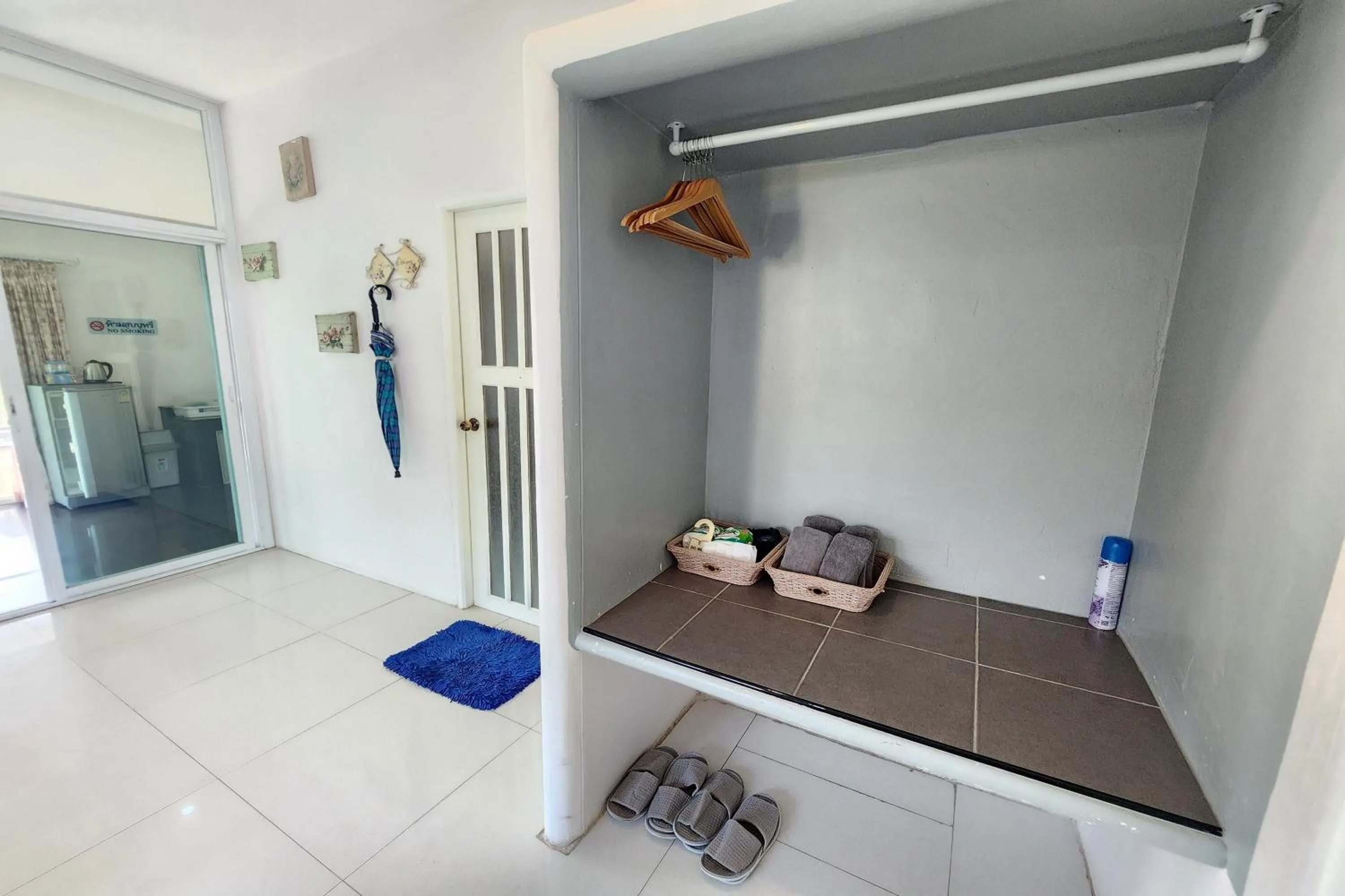 wardrobe in See Sky Resort