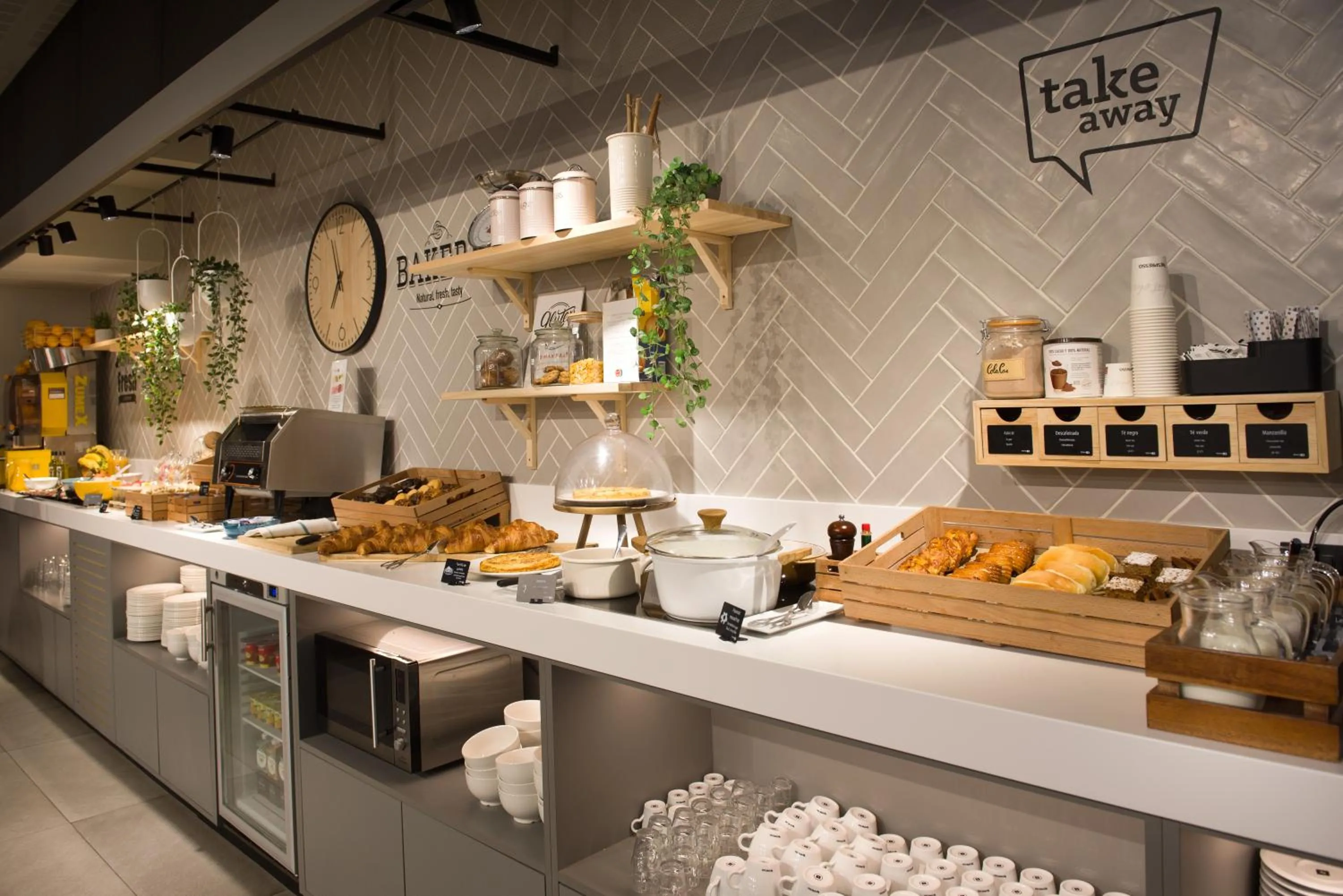 Food and drinks in Hotel Bed4U Bilbao