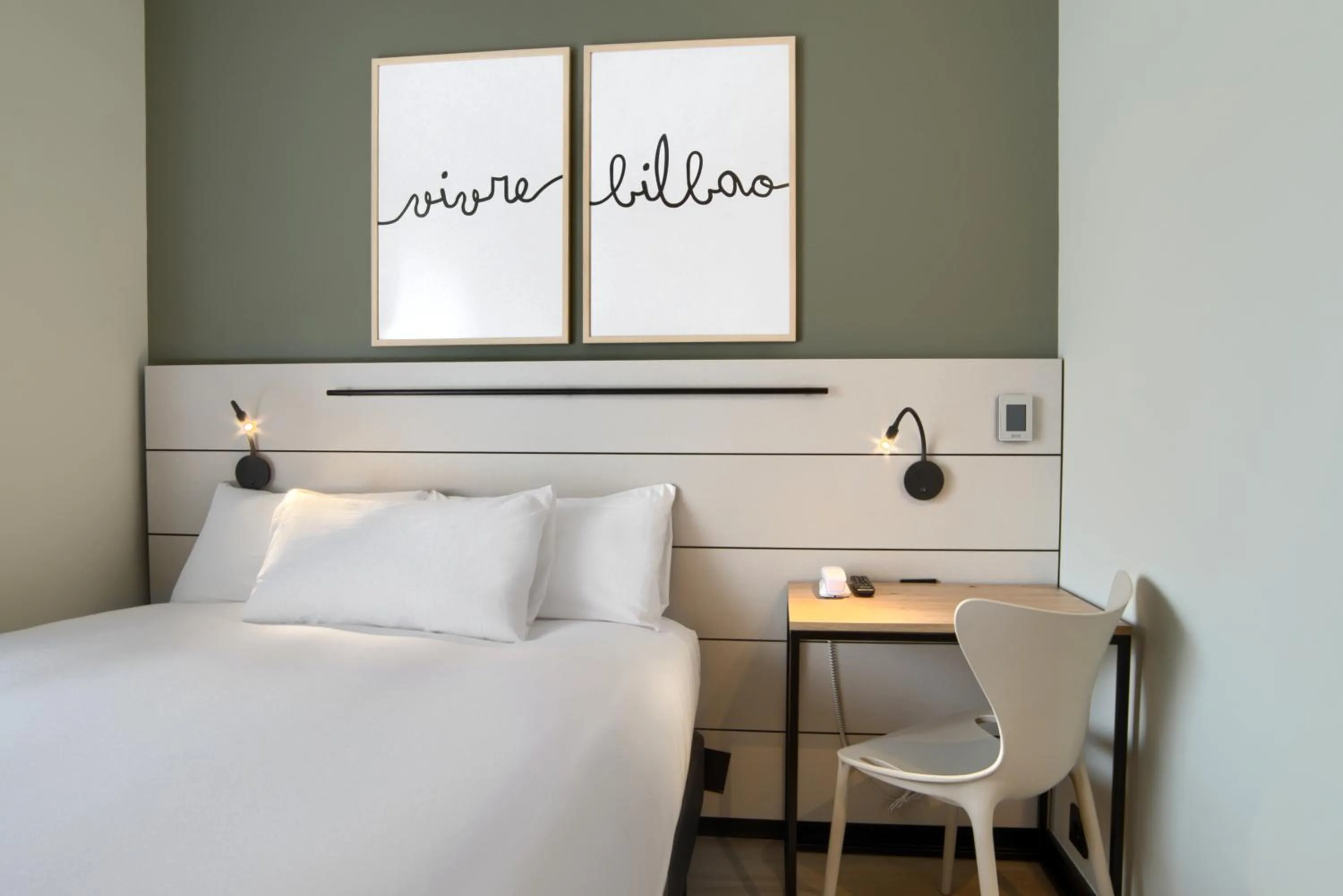 Bedroom, Bed in Hotel Bed4U Bilbao