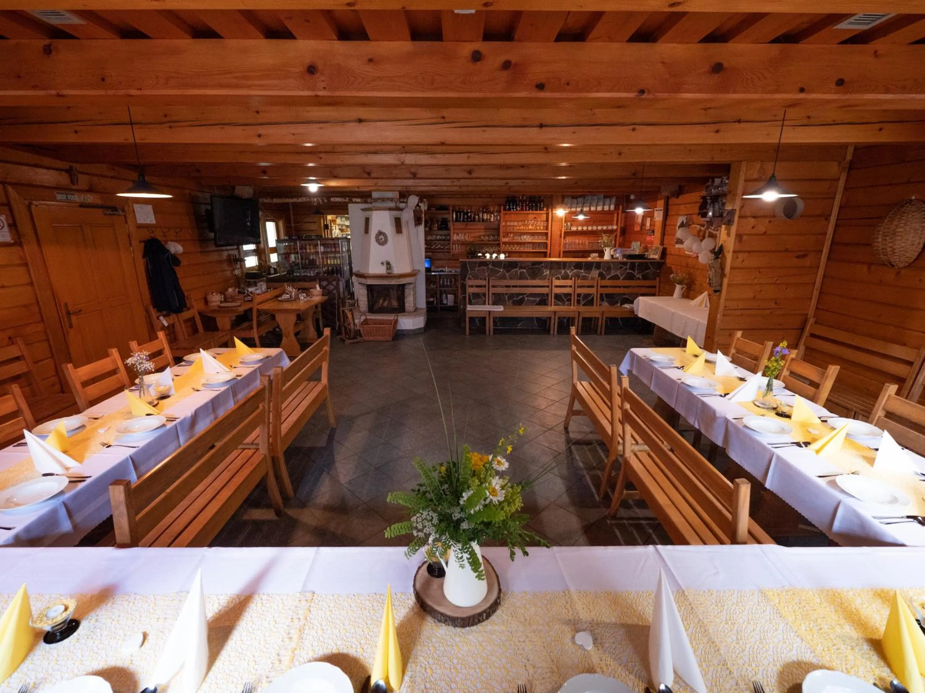 Restaurant/places to eat in SKI CIERNY BALOG