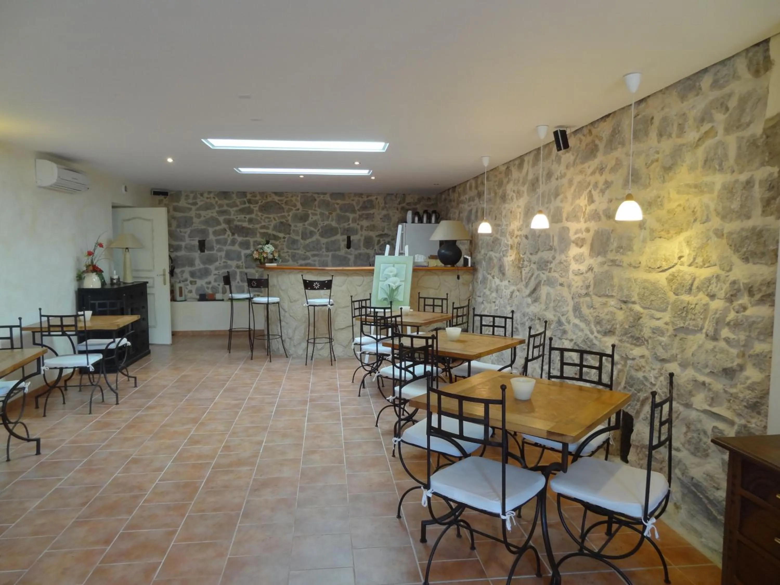 Restaurant/places to eat in La Bastide de Font Clarette