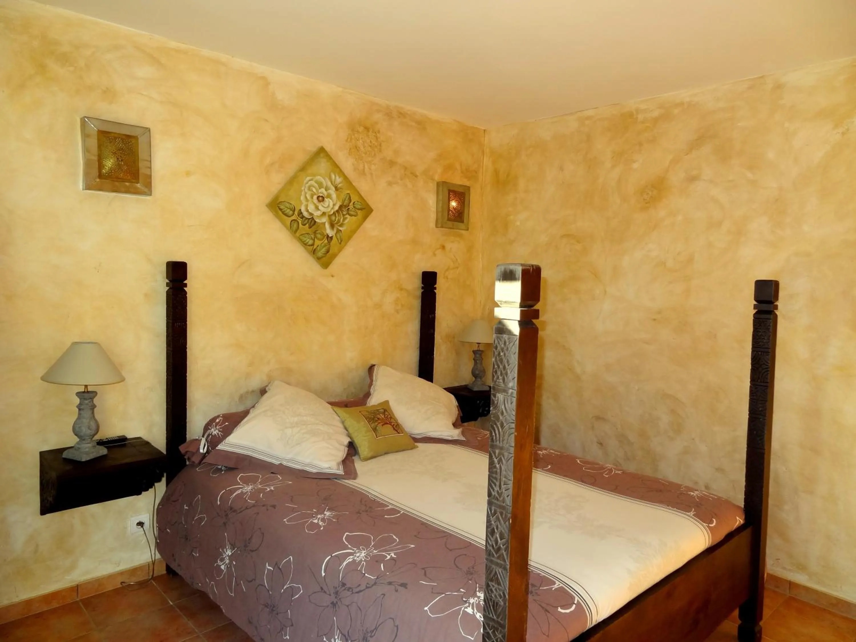 Photo of the whole room, Bed in La Bastide de Font Clarette