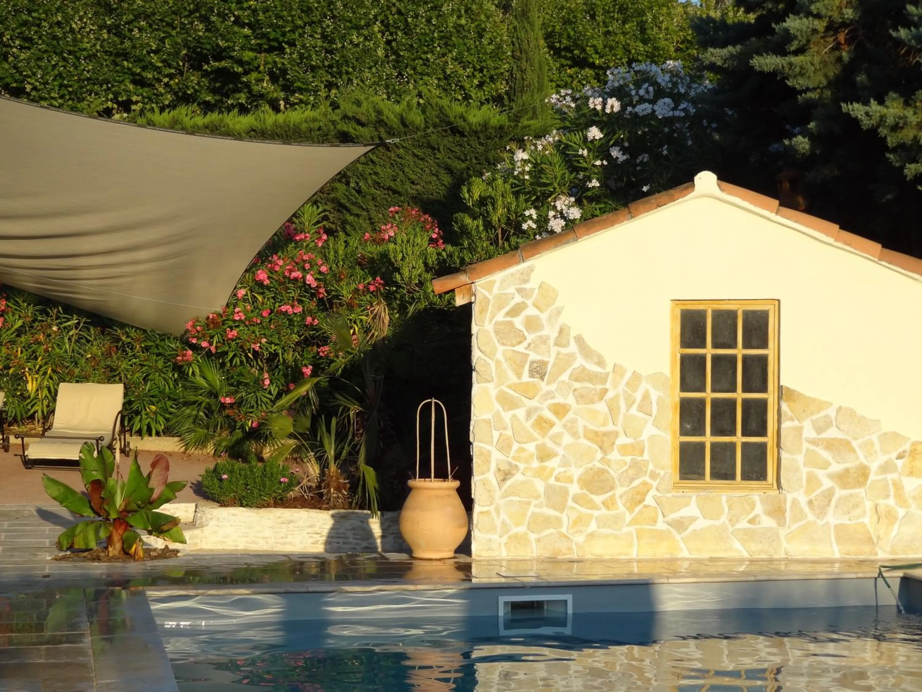 Swimming pool in La Bastide de Font Clarette