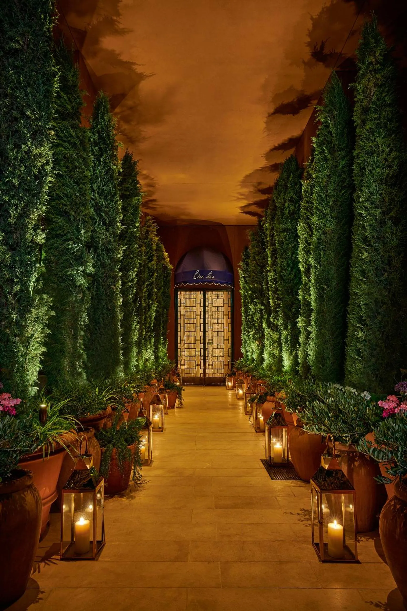 Facade/entrance in Thompson Hollywood, by Hyatt