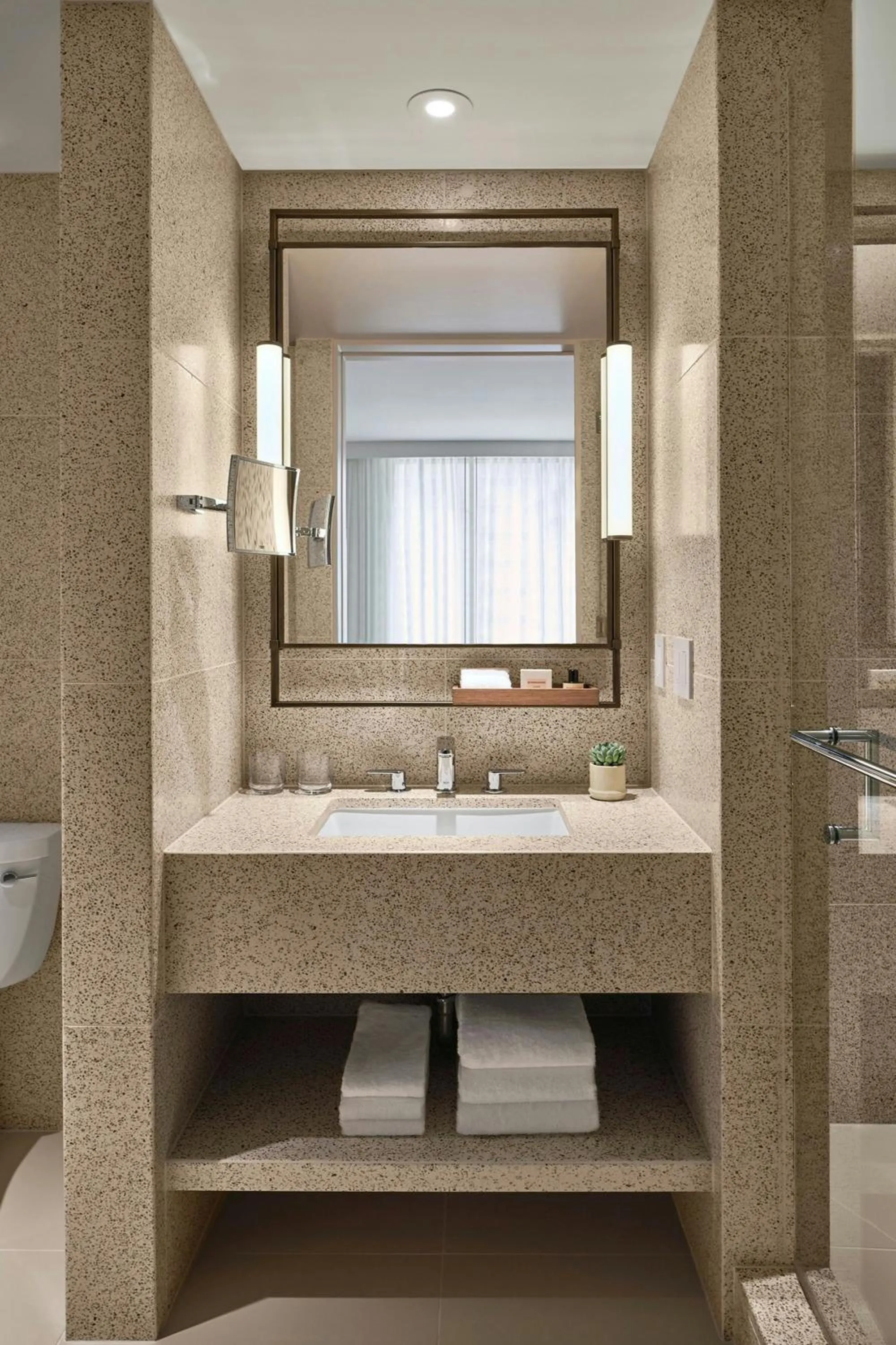 Bathroom in The Hollywood Grande, Autograph Collection