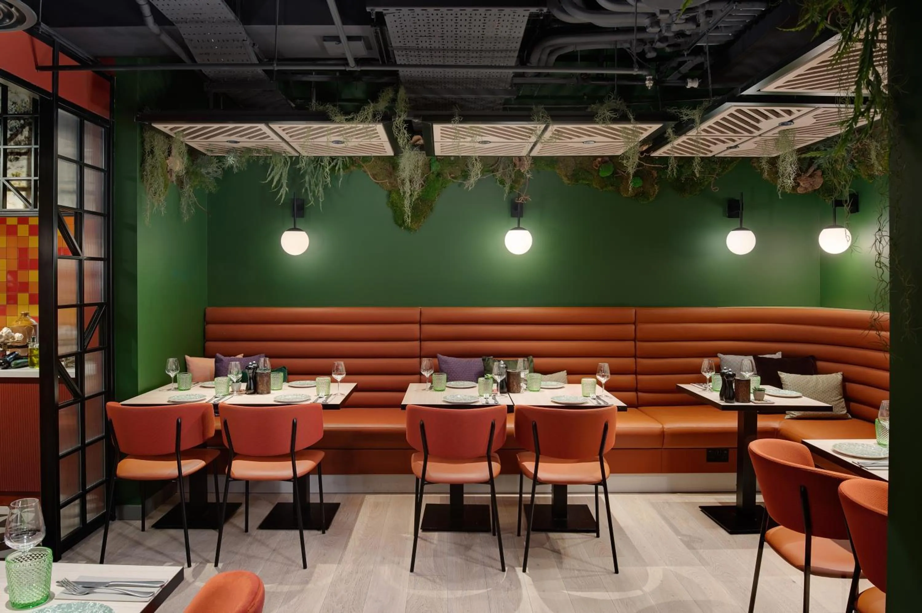 Restaurant/places to eat in Hyatt Place London City East