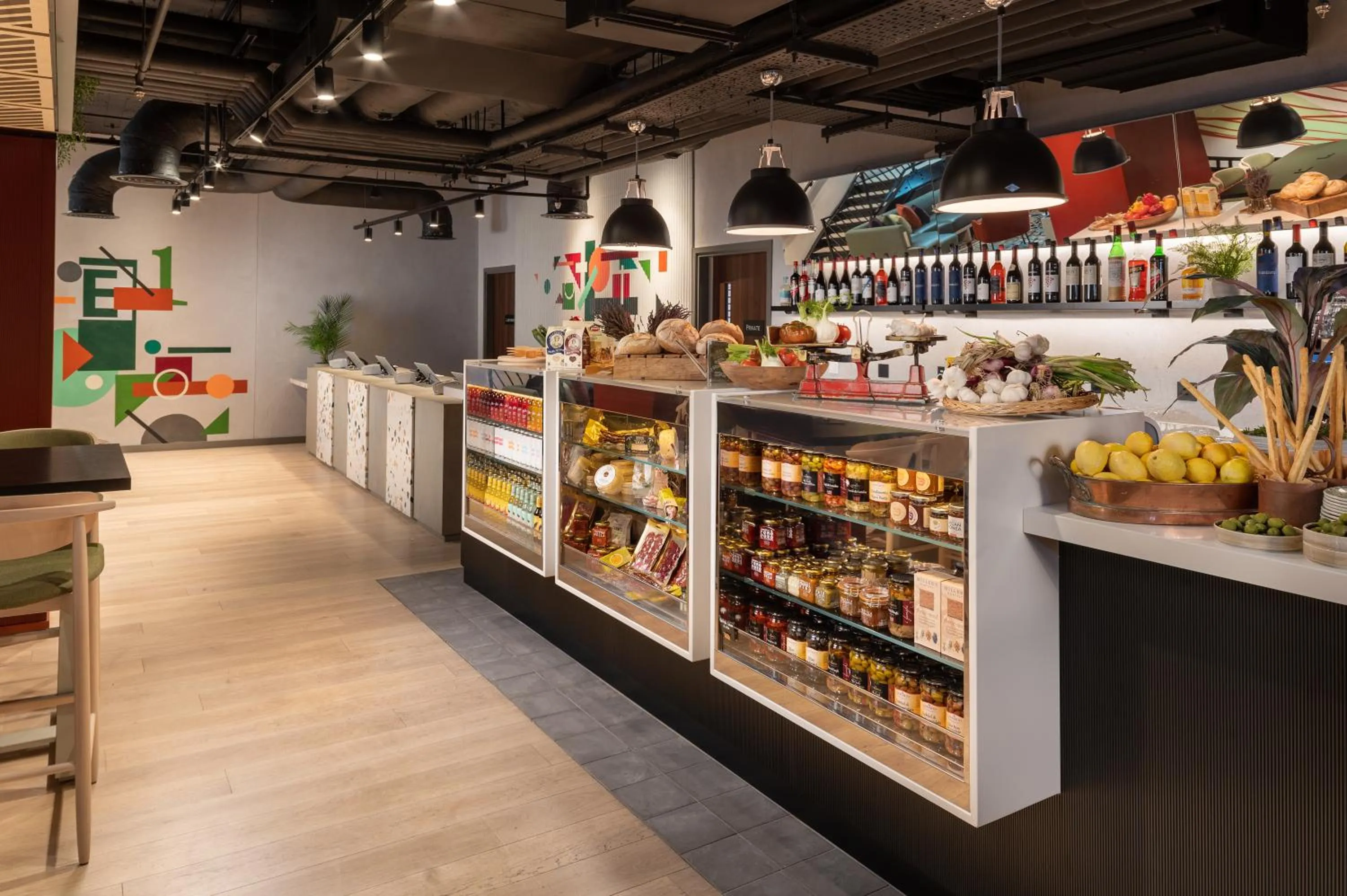 Restaurant/places to eat in Hyatt Place London City East