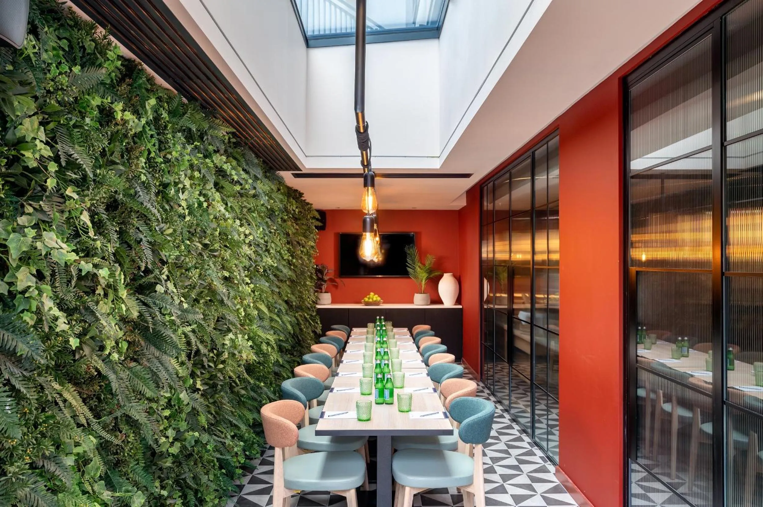 Dining area in Hyatt Place London City East