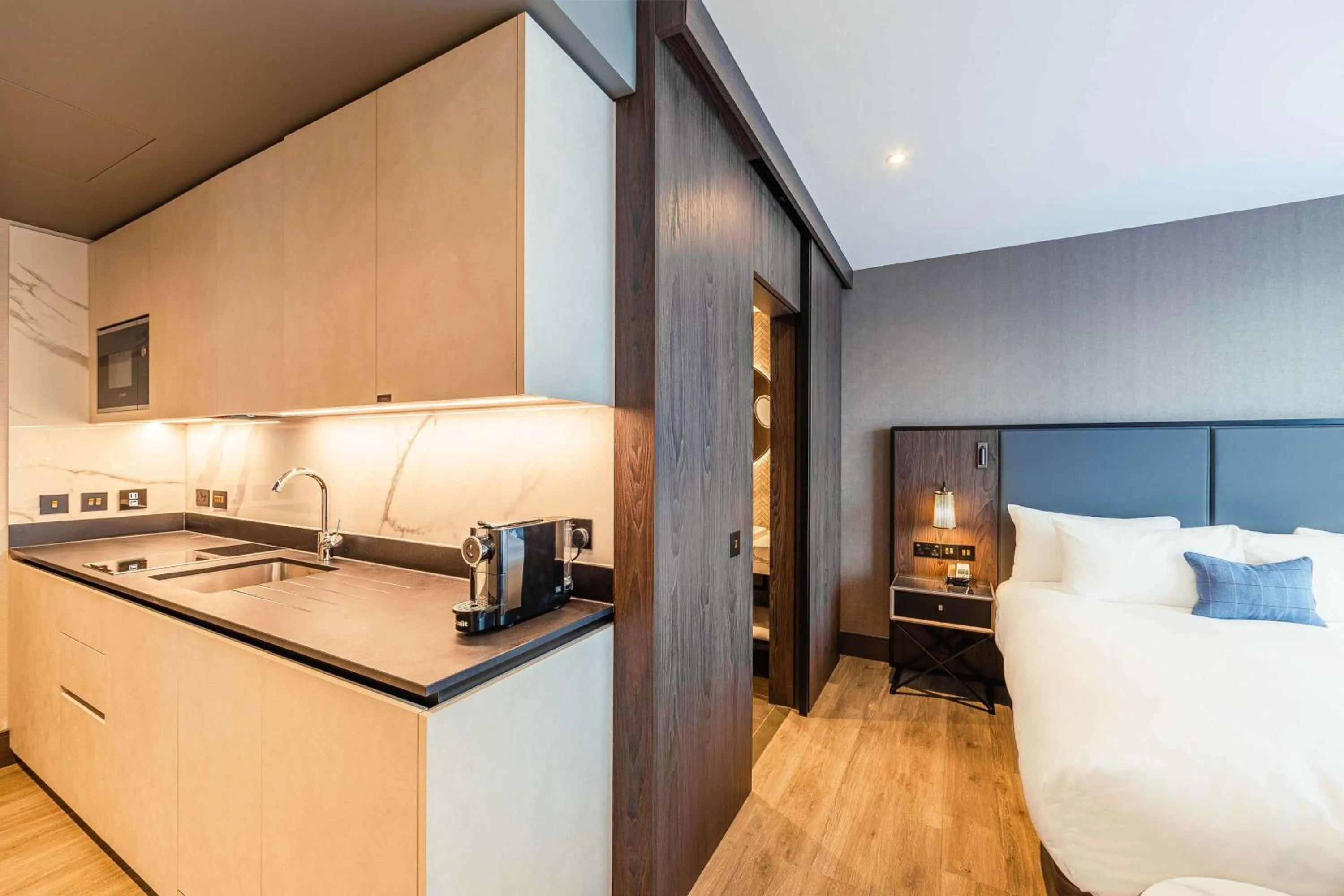 Kitchen or kitchenette, Bed in The Fellows House Cambridge, Curio Collection By Hilton