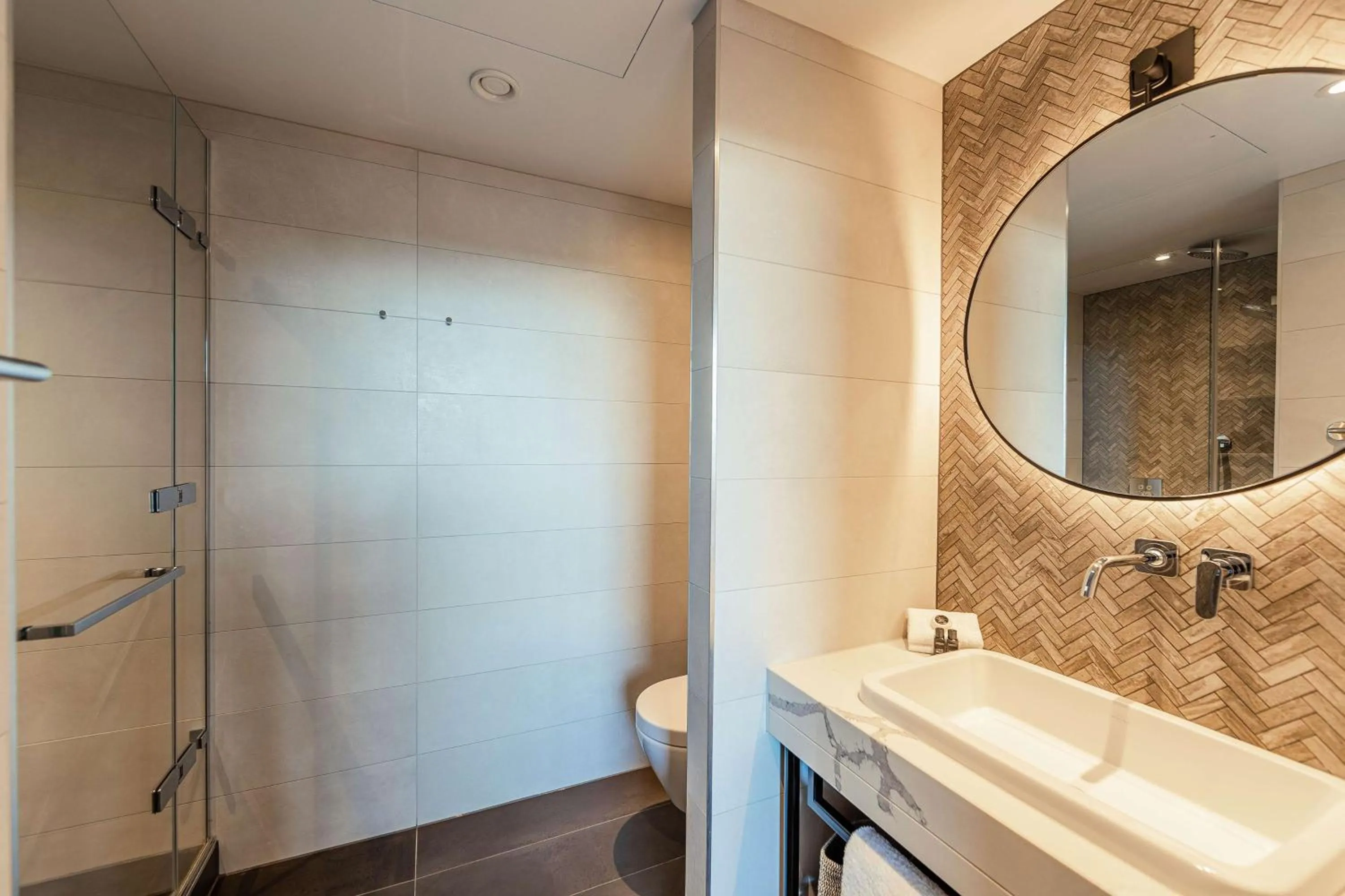 Bathroom in The Fellows House Cambridge, Curio Collection By Hilton