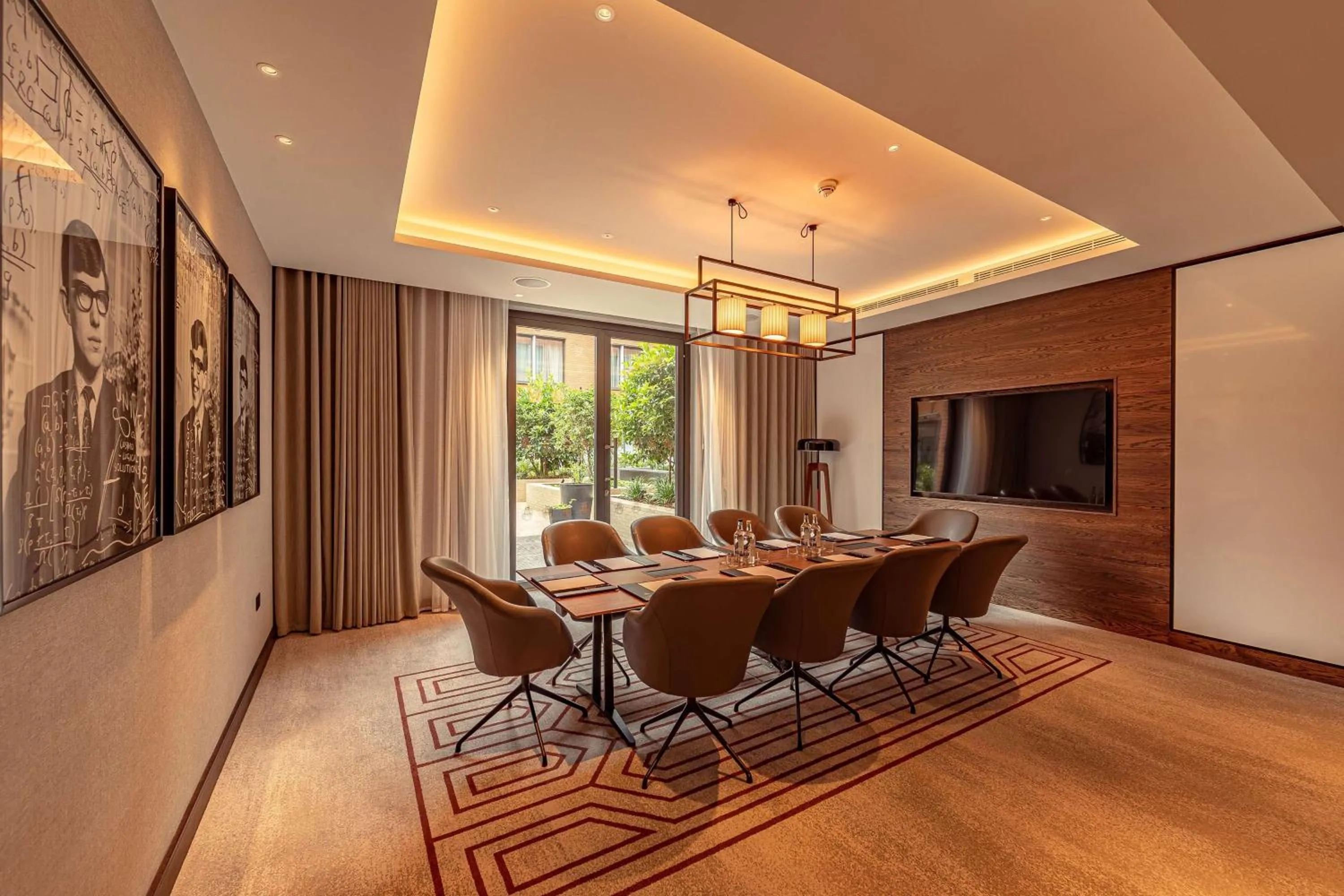 Meeting/conference room in The Fellows House Cambridge, Curio Collection By Hilton