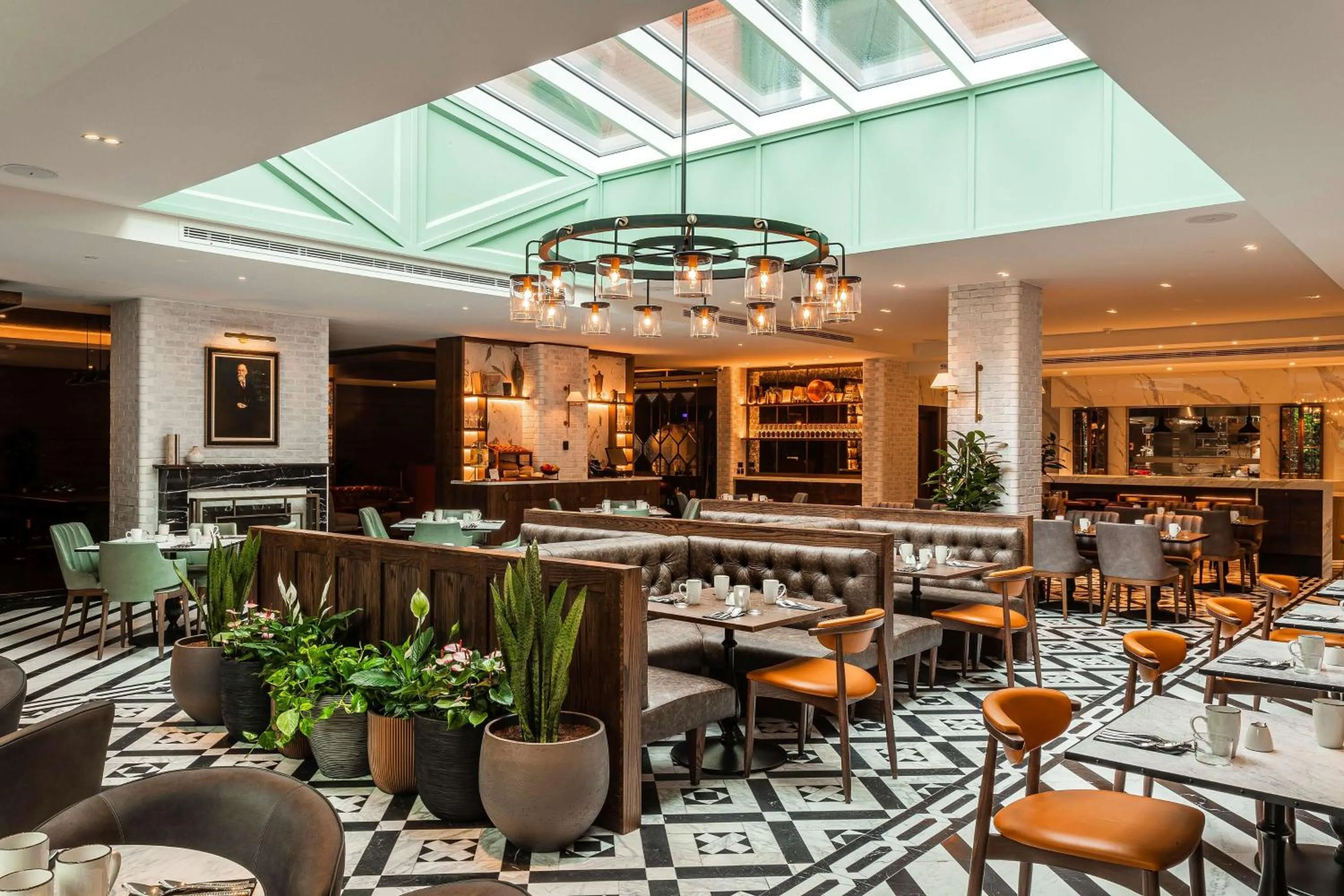 Lounge or bar in The Fellows House Cambridge, Curio Collection By Hilton