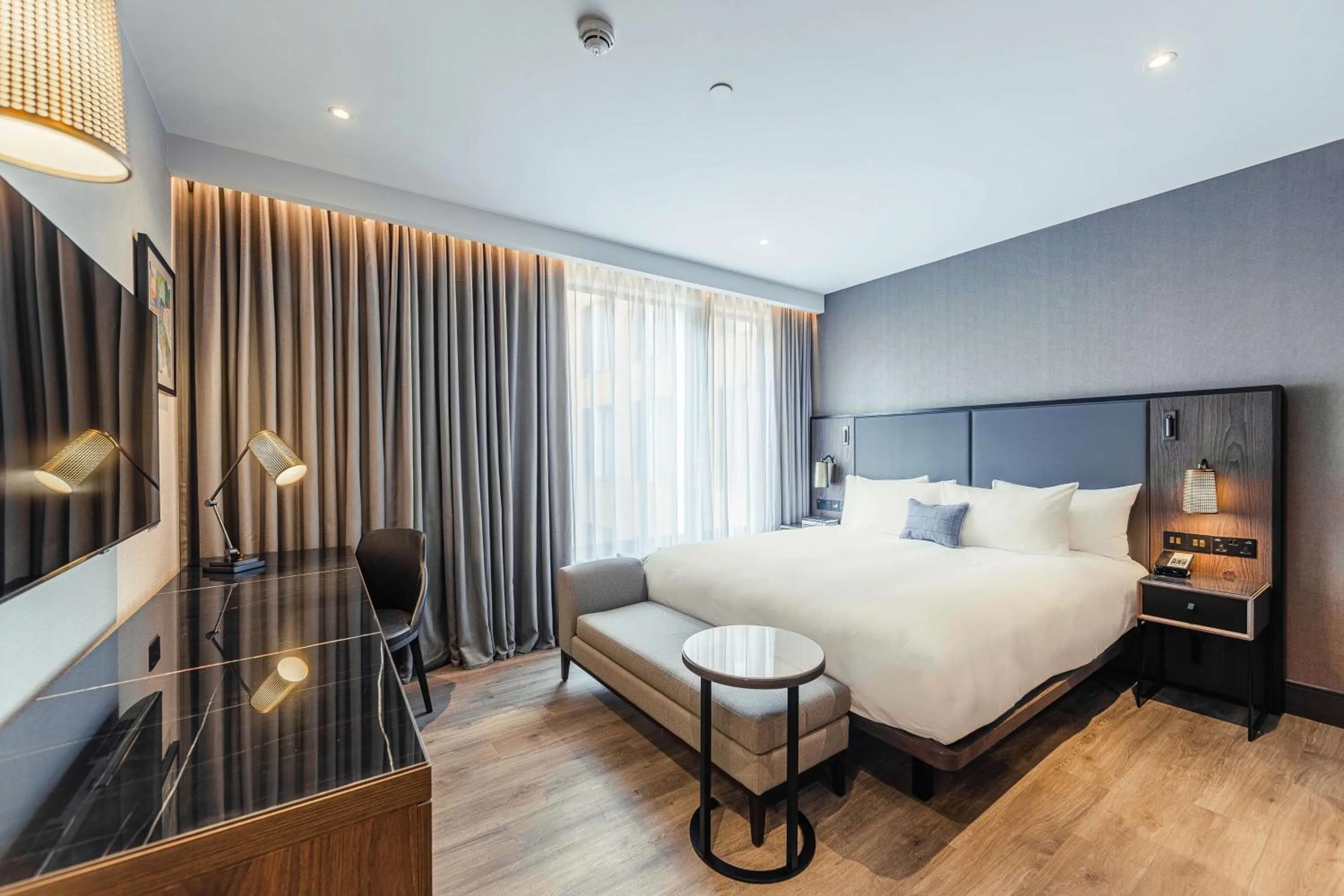 Bedroom, Bed in The Fellows House Cambridge, Curio Collection By Hilton