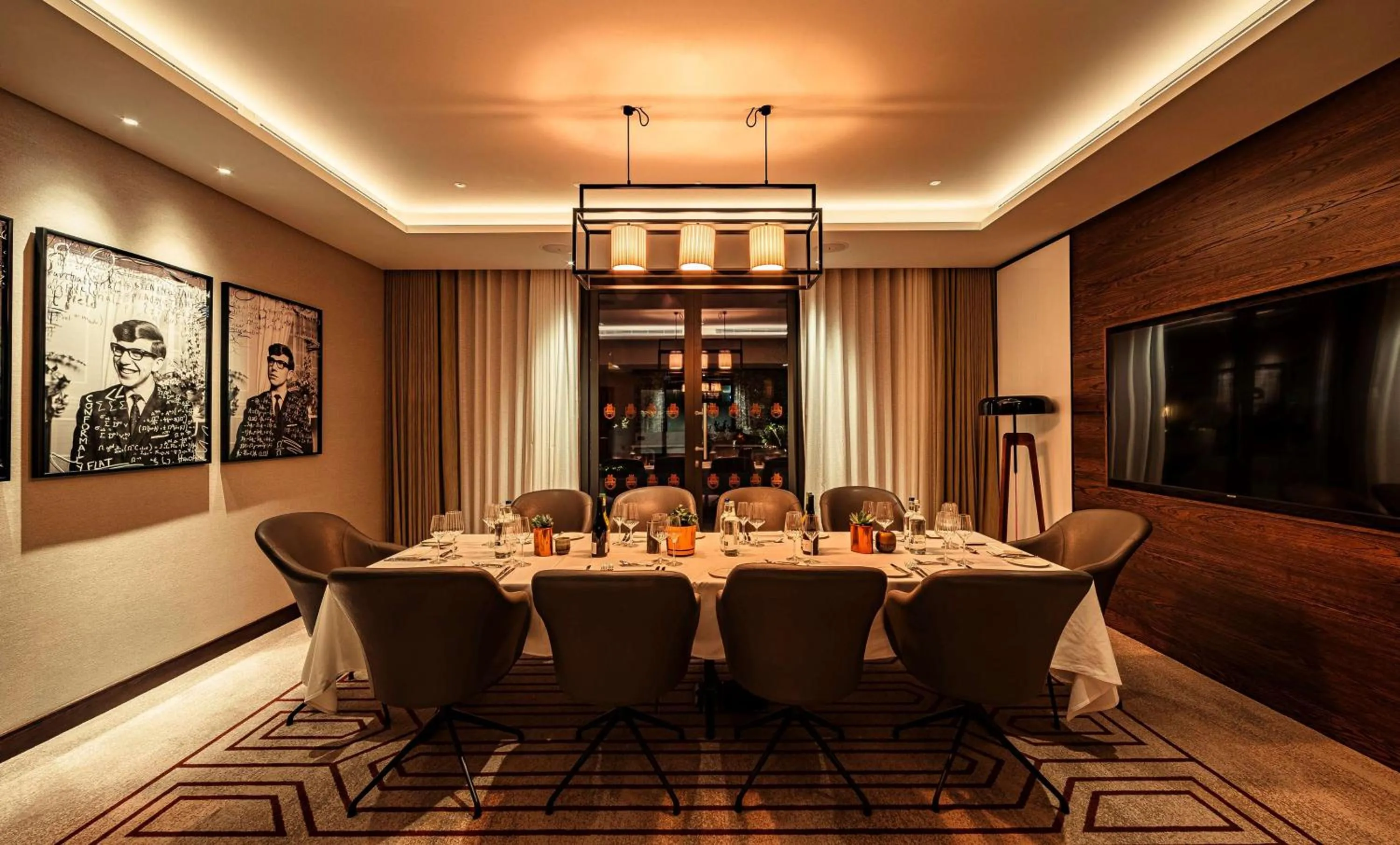 Meeting/conference room in The Fellows House Cambridge, Curio Collection By Hilton