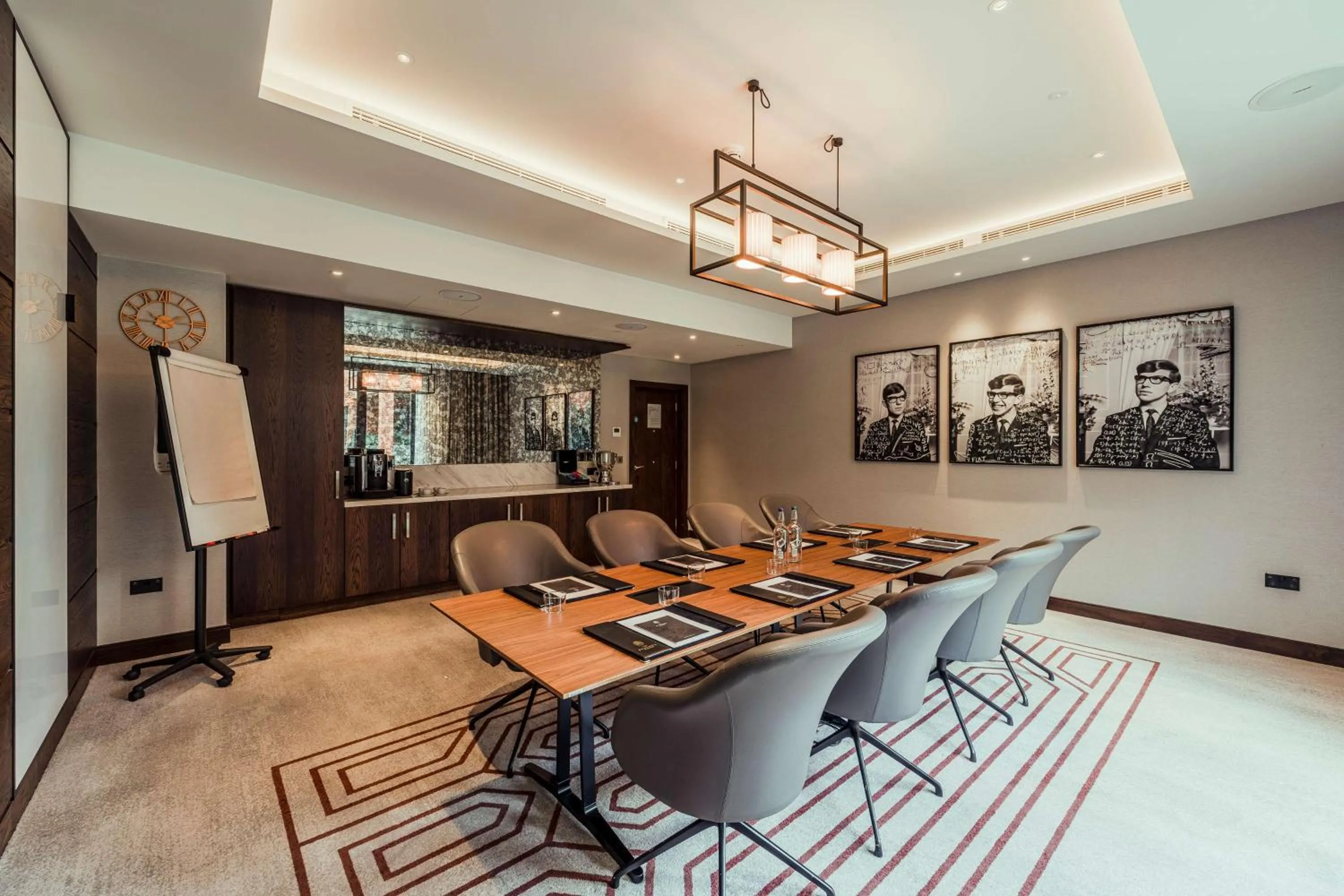 Meeting/conference room in The Fellows House Cambridge, Curio Collection By Hilton