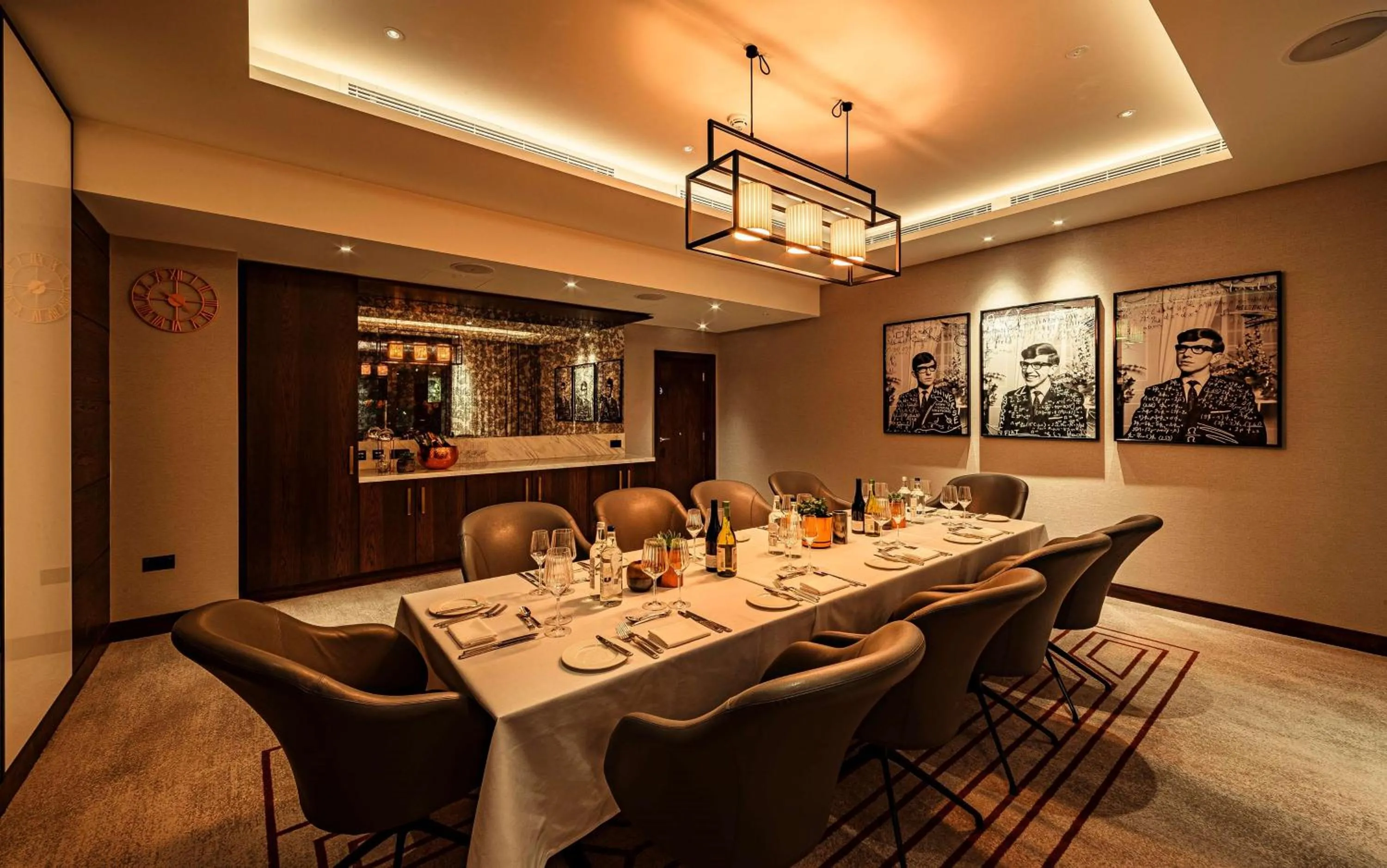 Meeting/conference room in The Fellows House Cambridge, Curio Collection By Hilton