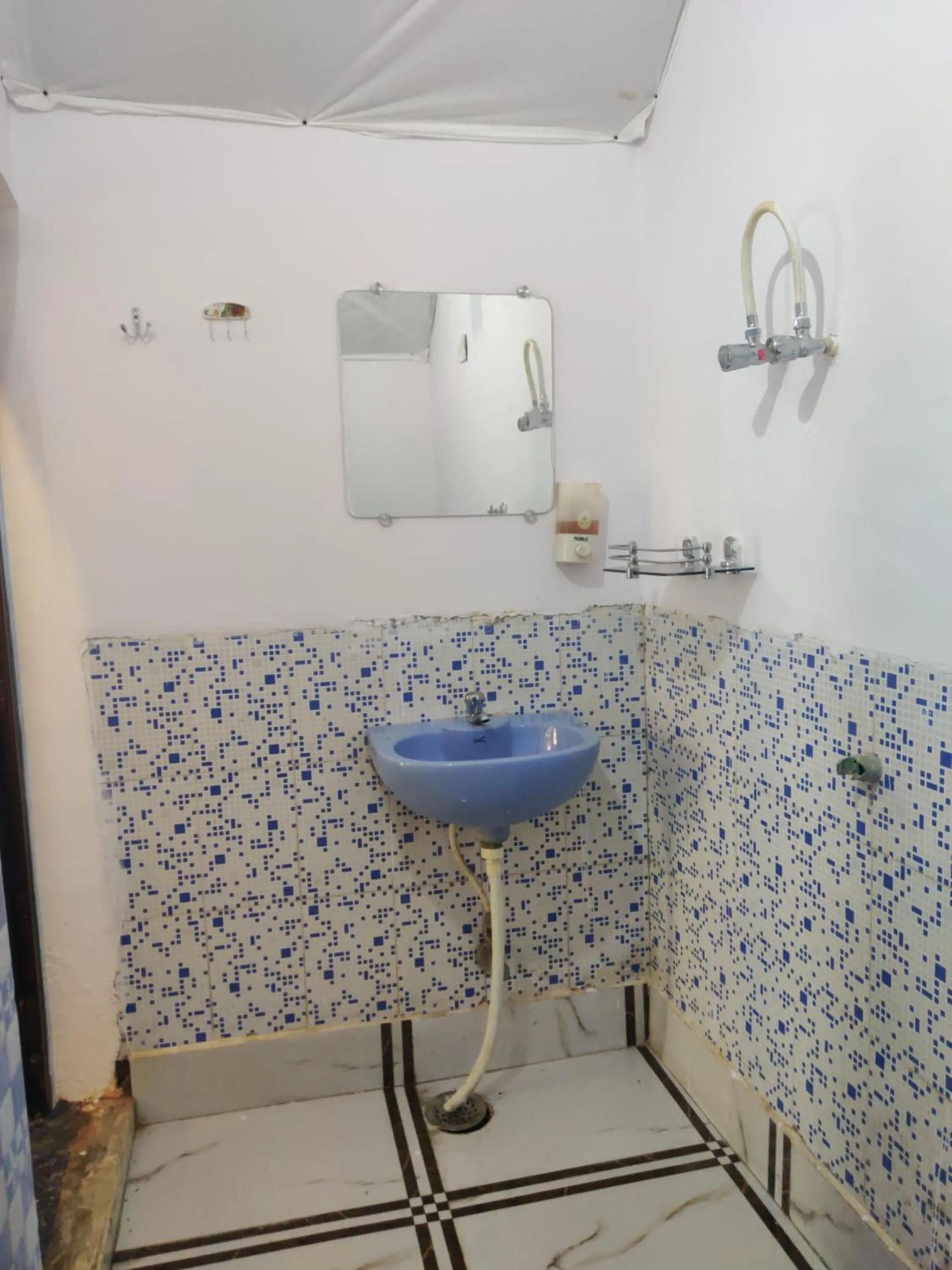 Bathroom in H7Stay Luxury Cottages And Camps, Rishikesh