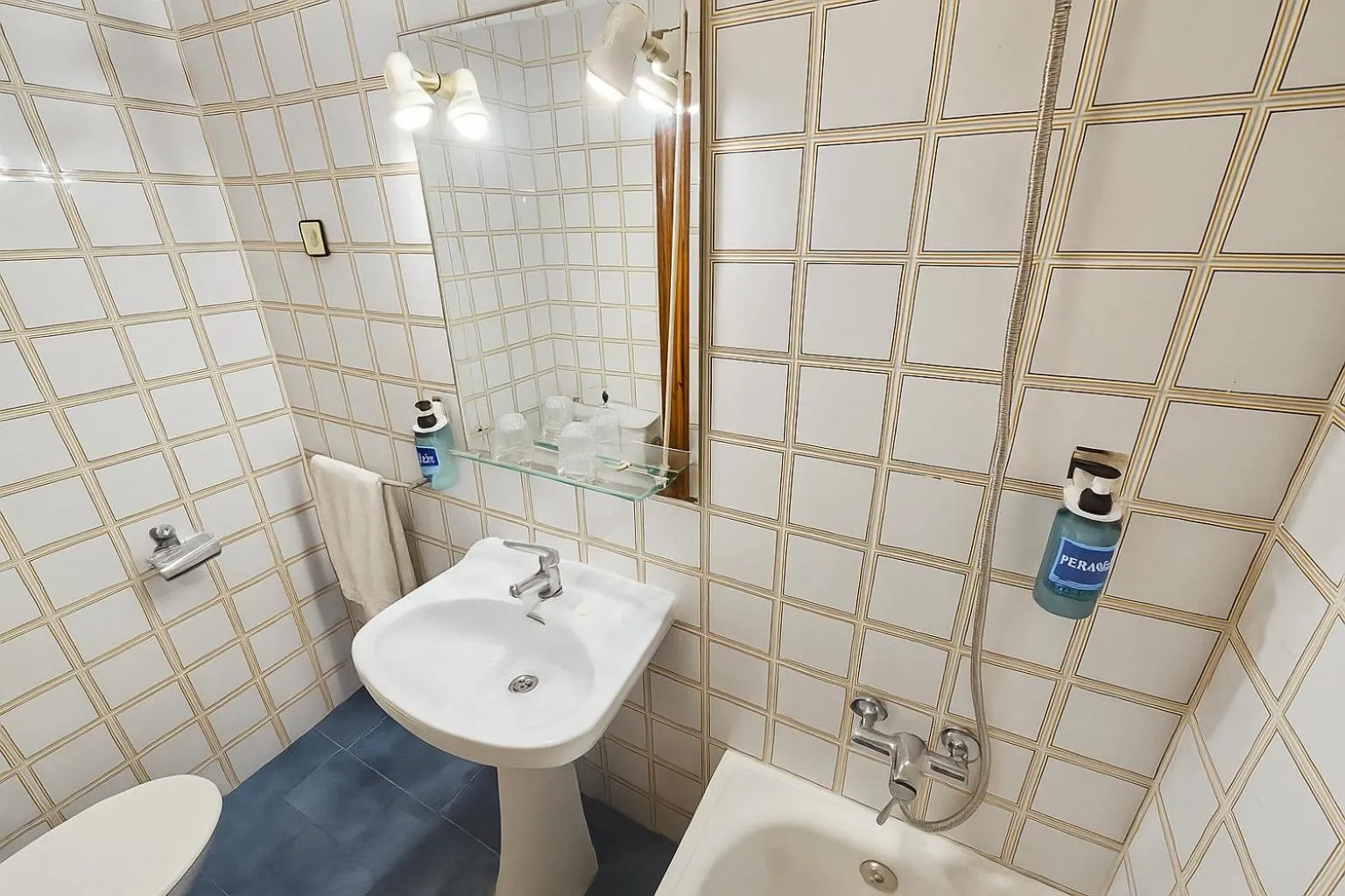 Bathroom in Hotel San Vicente - Centro Playa