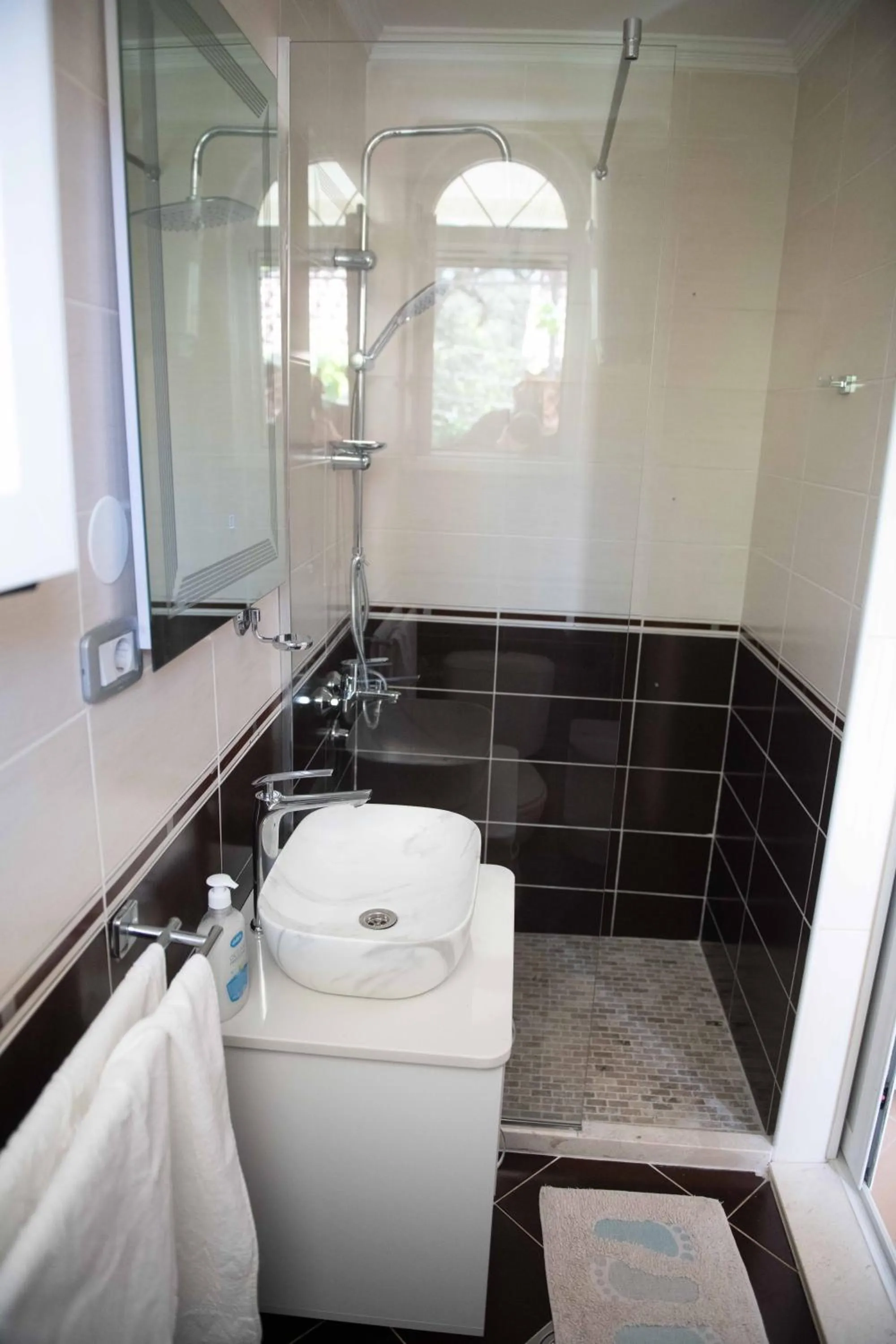Shower in President Bungalows and Apartments