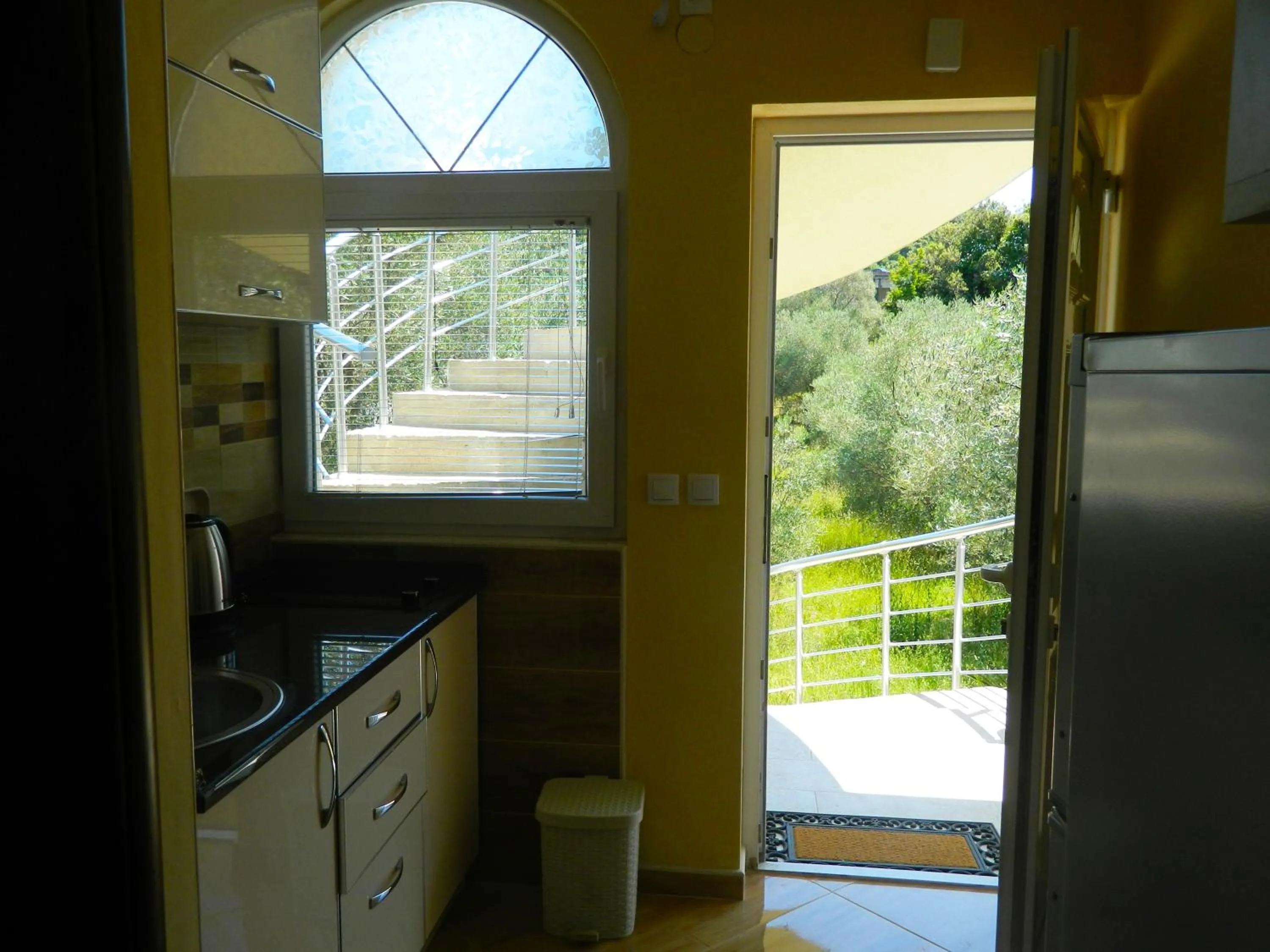 Kitchen or kitchenette in President Bungalows and Apartments