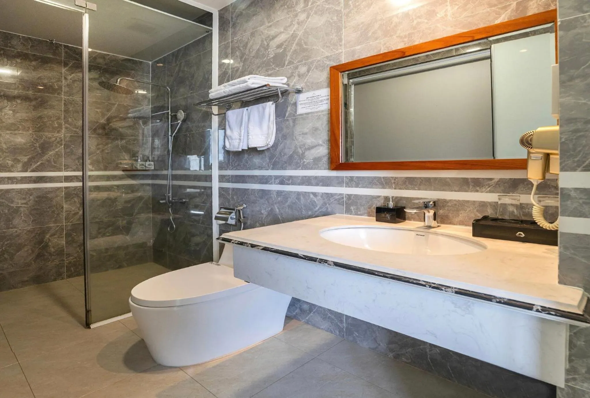 Shower in Royal Palace