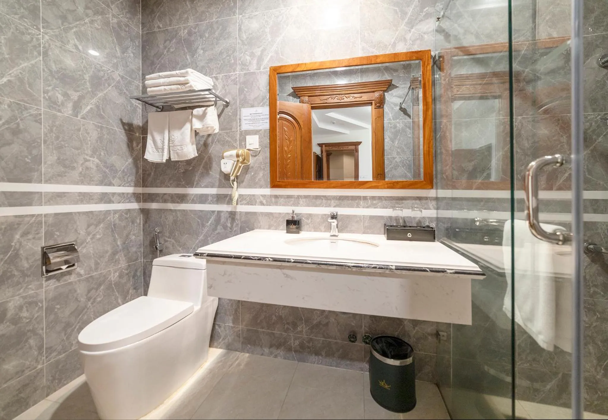 Shower in Royal Palace