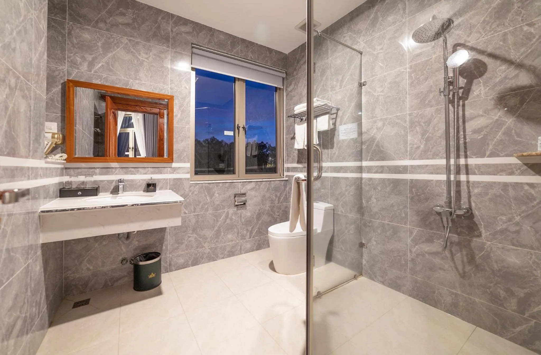 Shower in Royal Palace