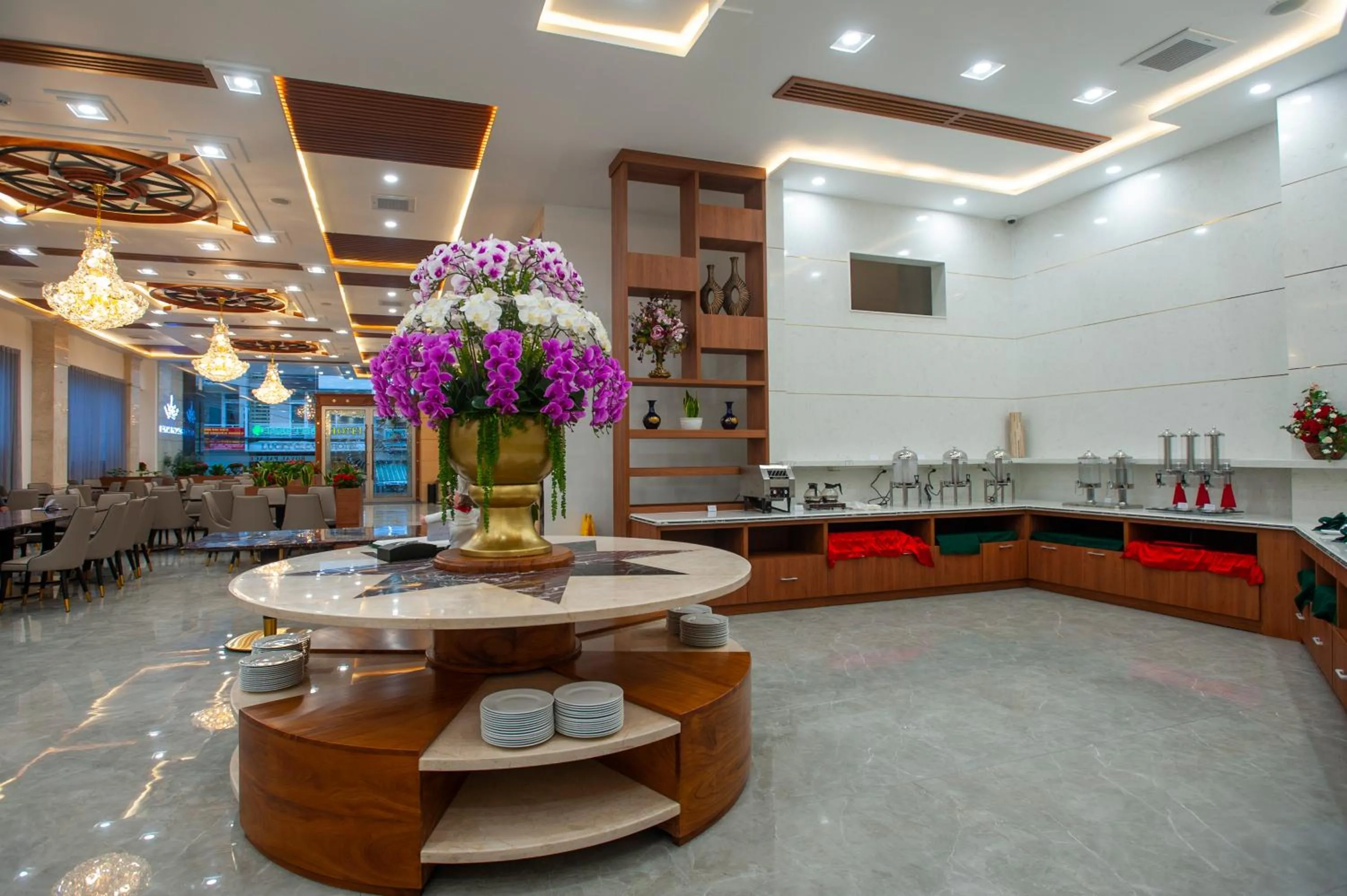 Restaurant/places to eat in Royal Palace