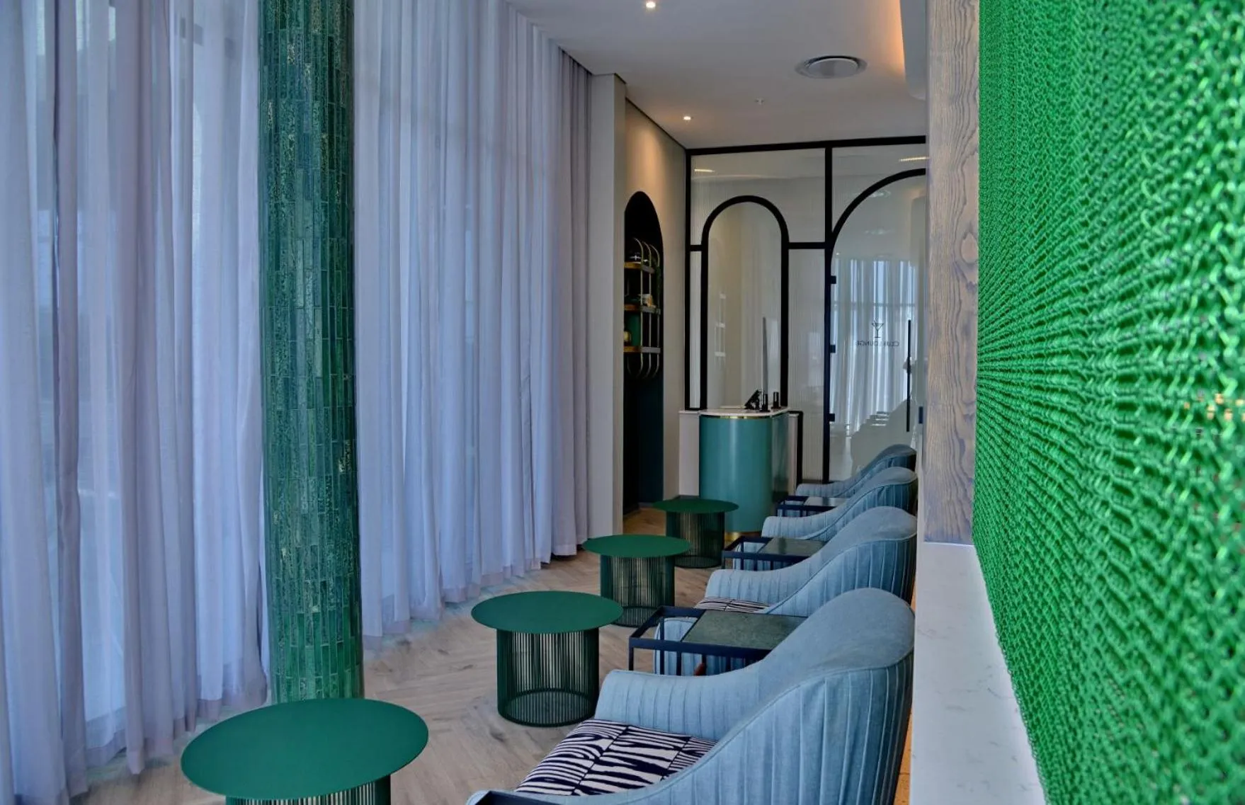 Lounge or bar in Courtyard Hotel Waterfall City