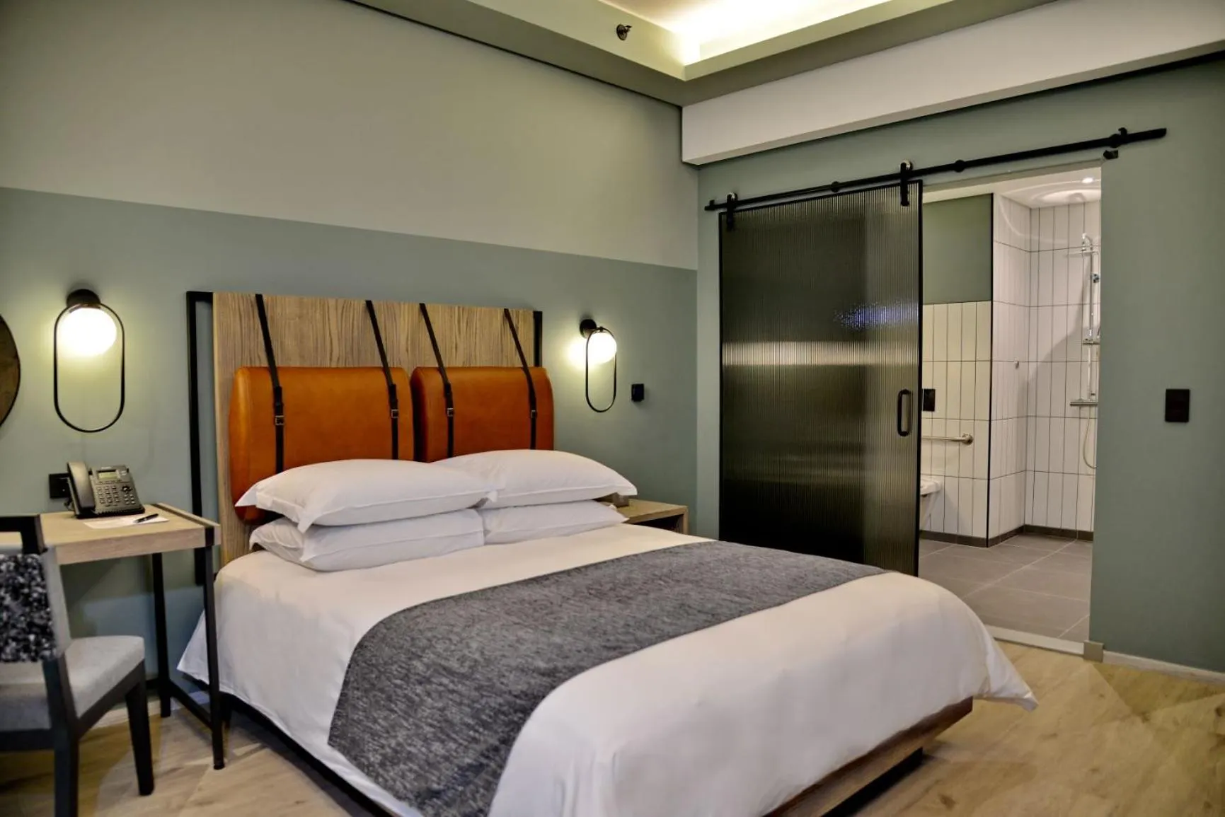 Facility for disabled guests, Bed in Courtyard Hotel Waterfall City