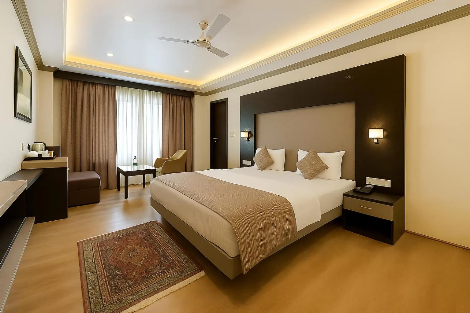 Bedroom, Bed in Crown Plaza Residency