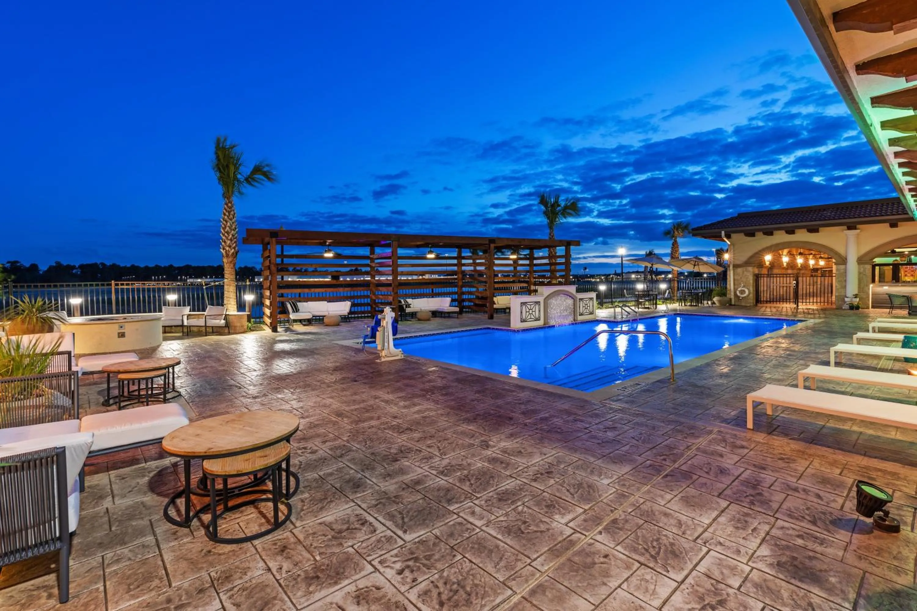 Swimming pool in Hotel Indigo Spring - Woodlands Area by IHG