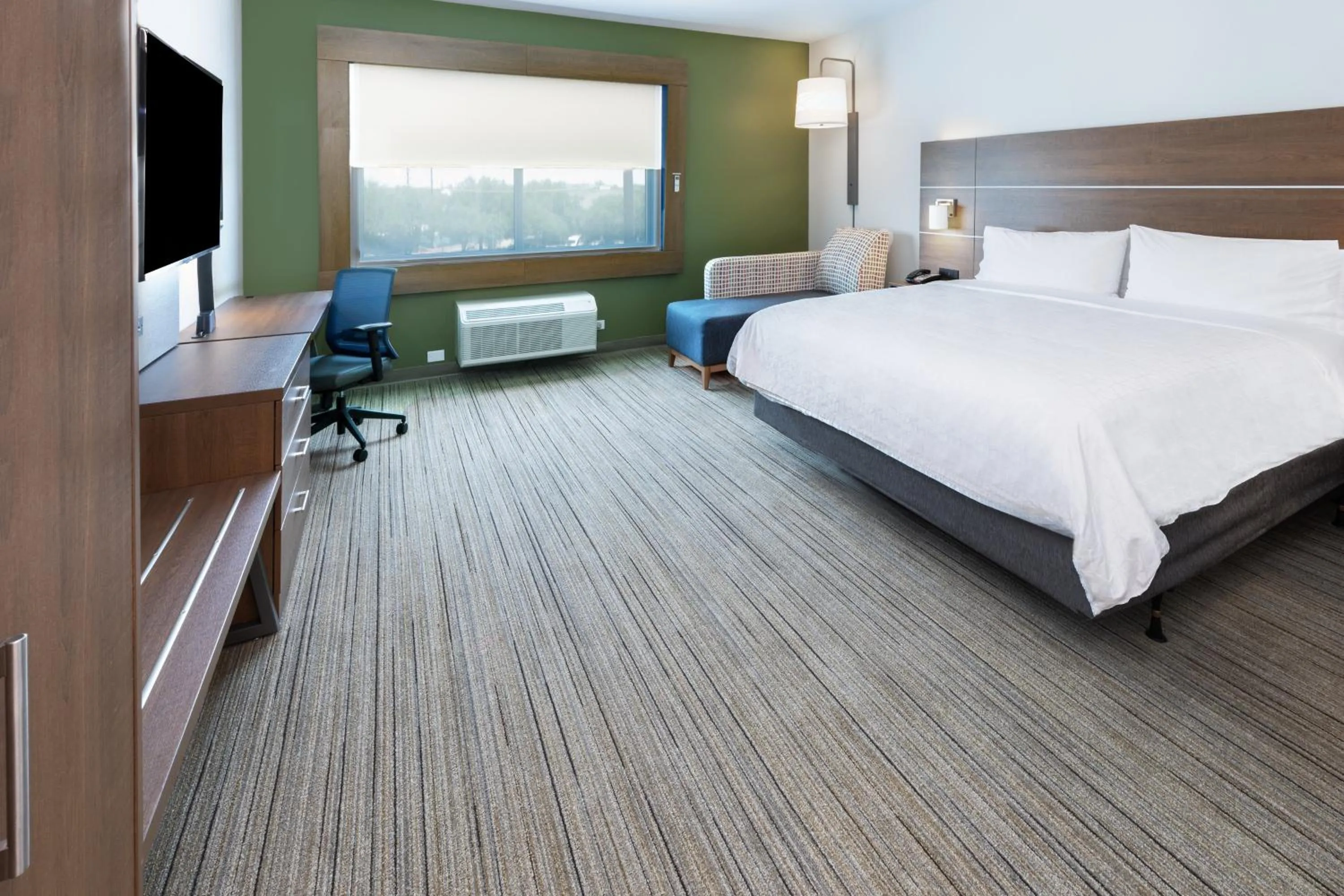 Photo of the whole room, Bed in Holiday Inn Express & Suites - Stafford NW - Sugar Land by IHG
