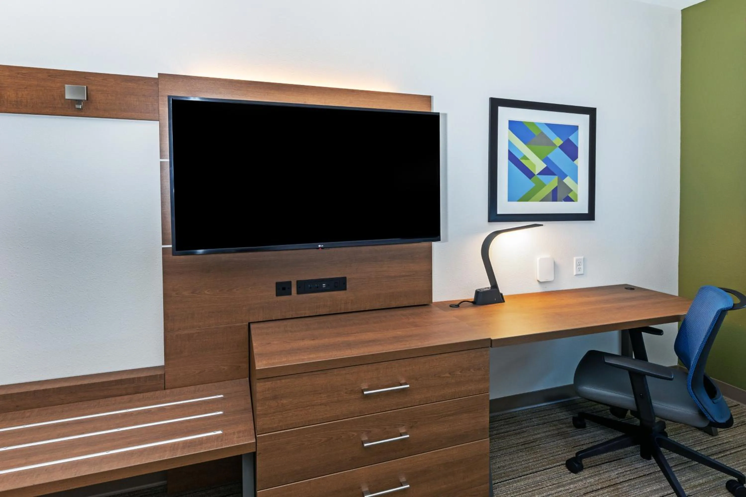 TV and multimedia in Holiday Inn Express & Suites - Stafford NW - Sugar Land by IHG