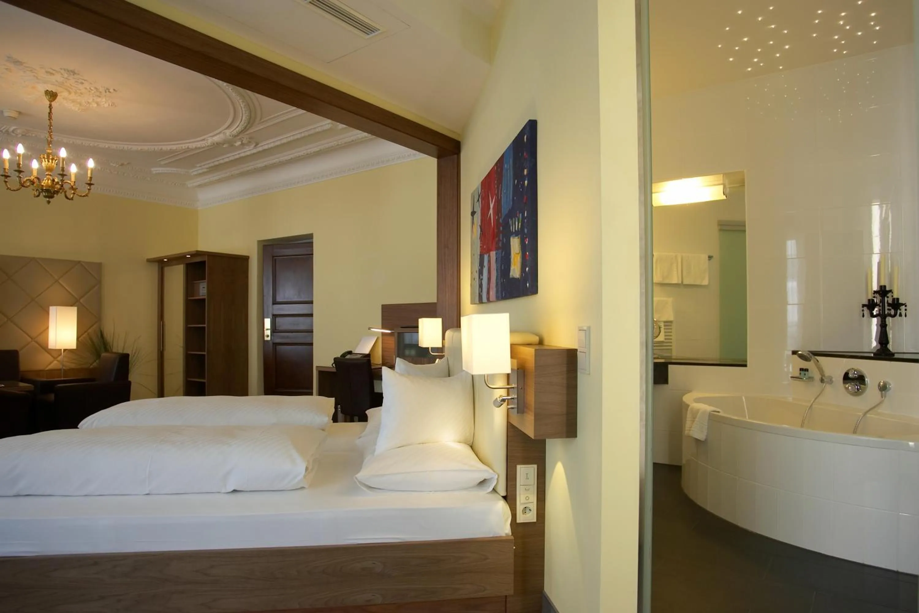 Photo of the whole room, Bed in Hotel Weißes Kreuz