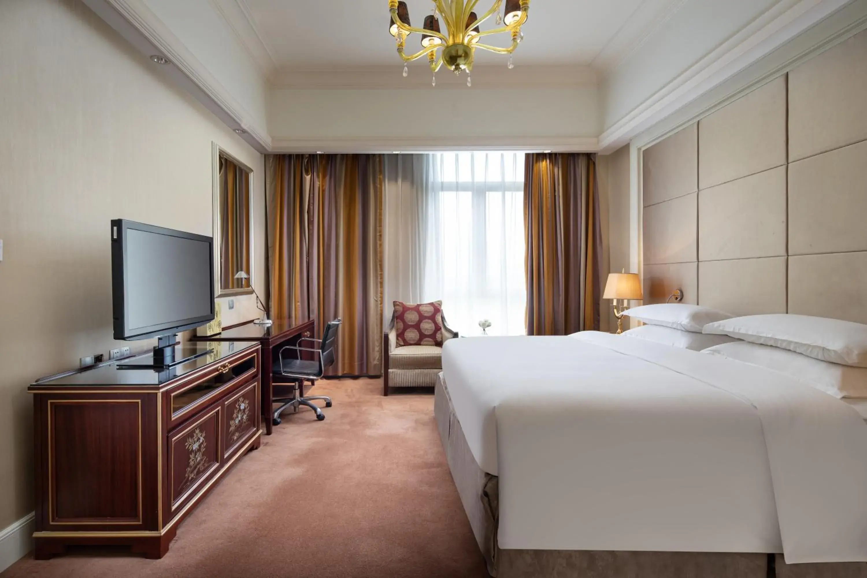 Standard King Room - Smoking in Holiday Inn Fuzhou New Port by IHG Standard King Room - Smoking in Holiday Inn Fuzhou New Port by IHG