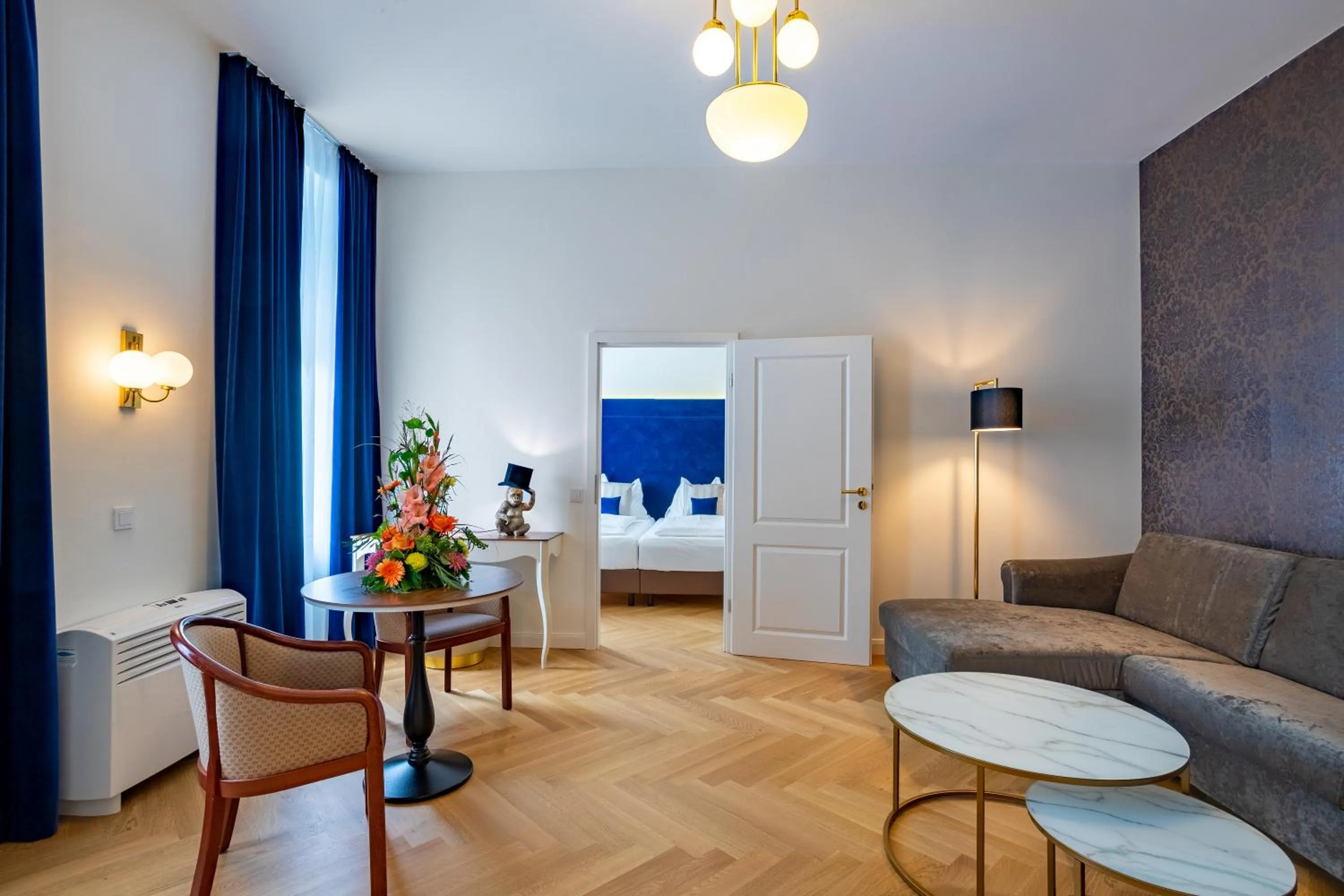 Living room, Bed in Theaterhotel & Suites Wien