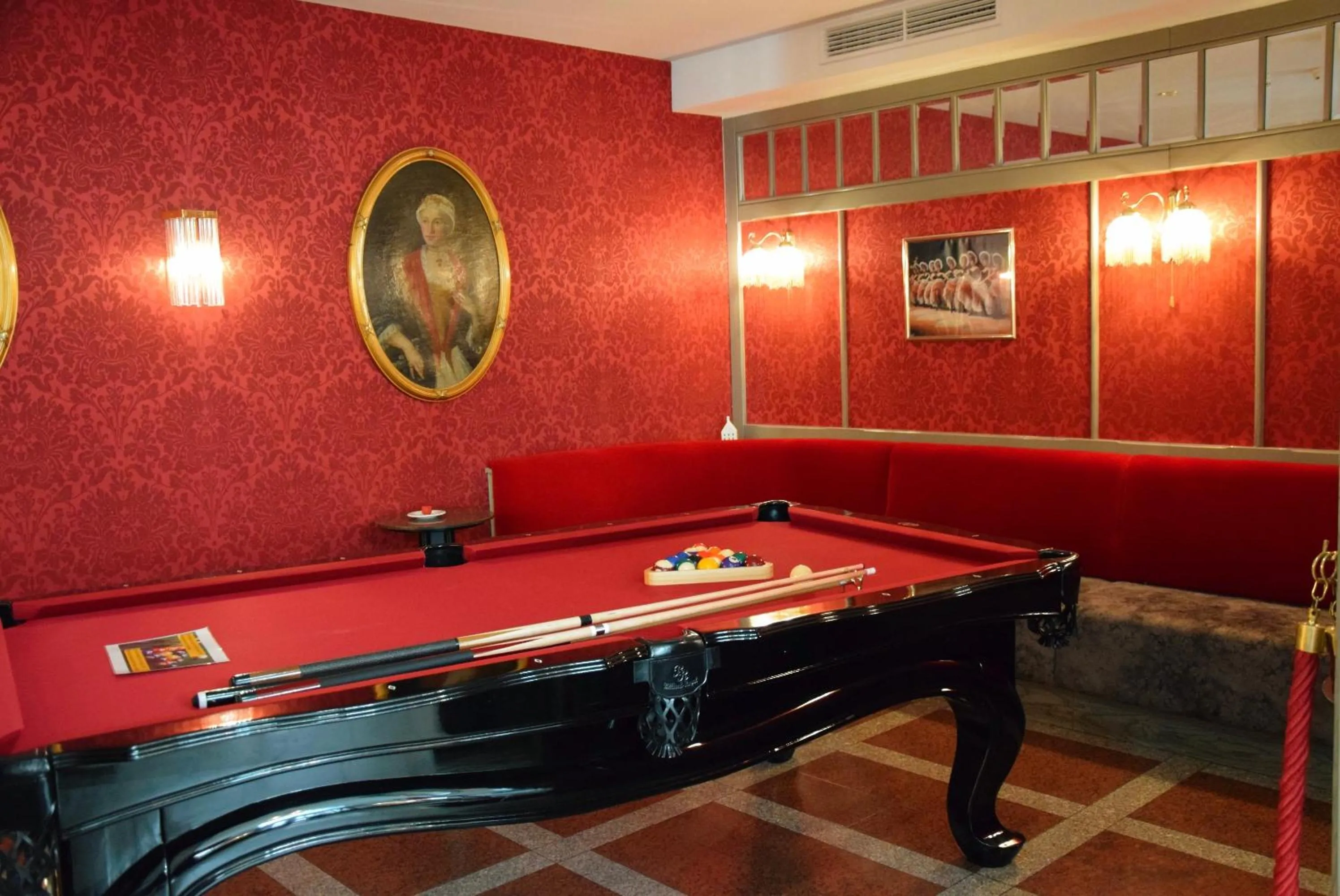 Billiard in Theaterhotel & Suites Wien