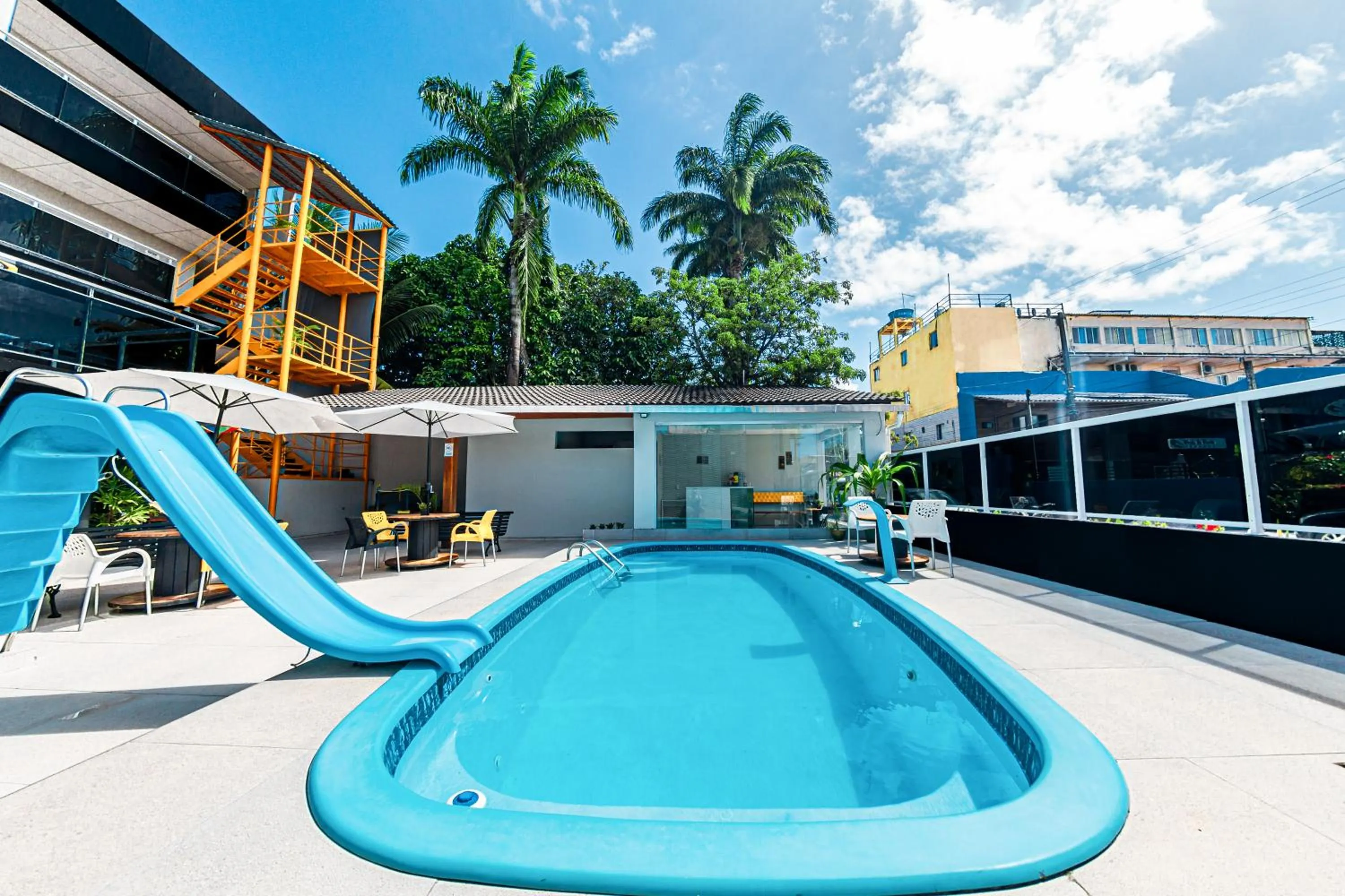 Pool view in Pousada Maanaim Porto