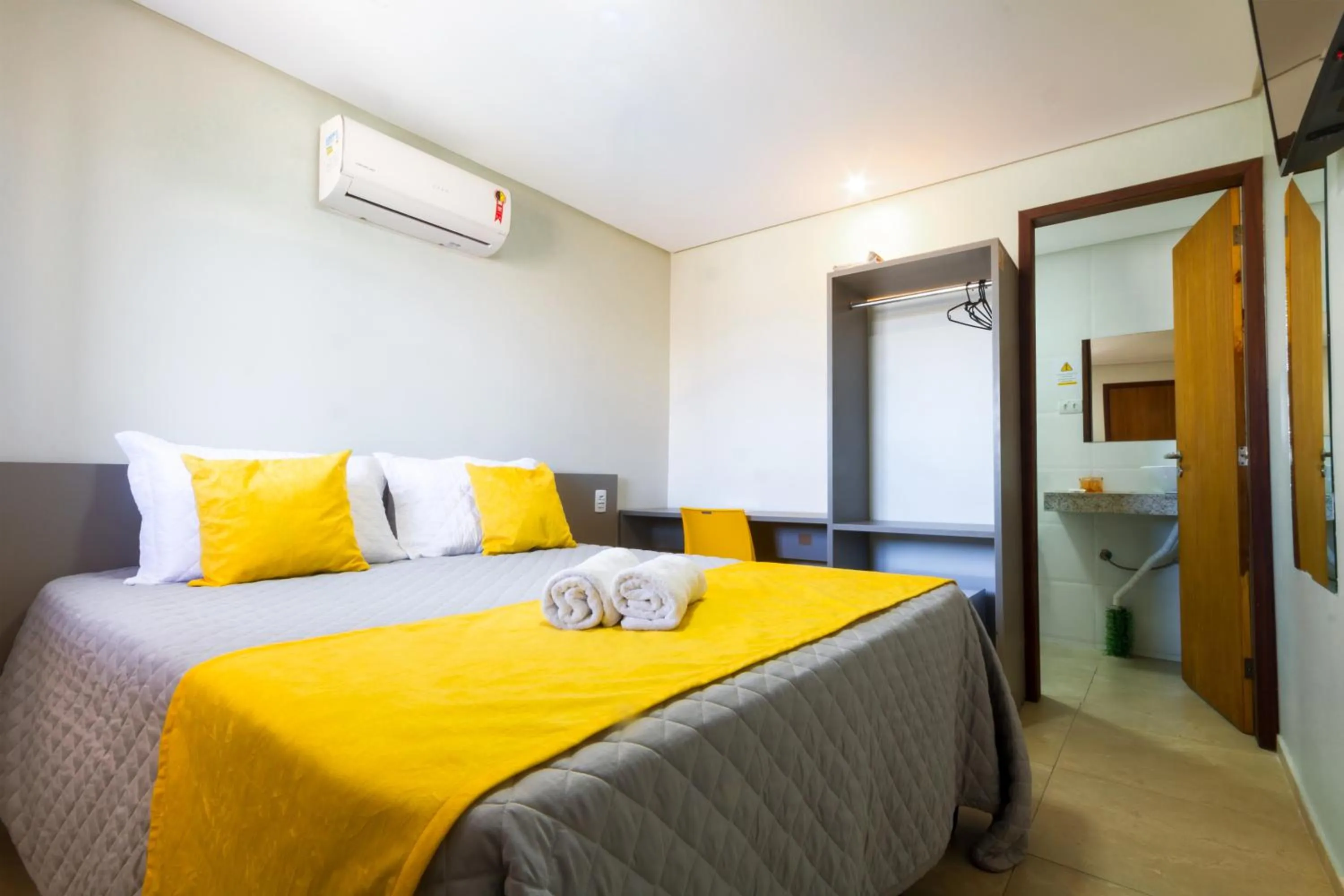 Bedroom, Bed in Pousada Maanaim Porto